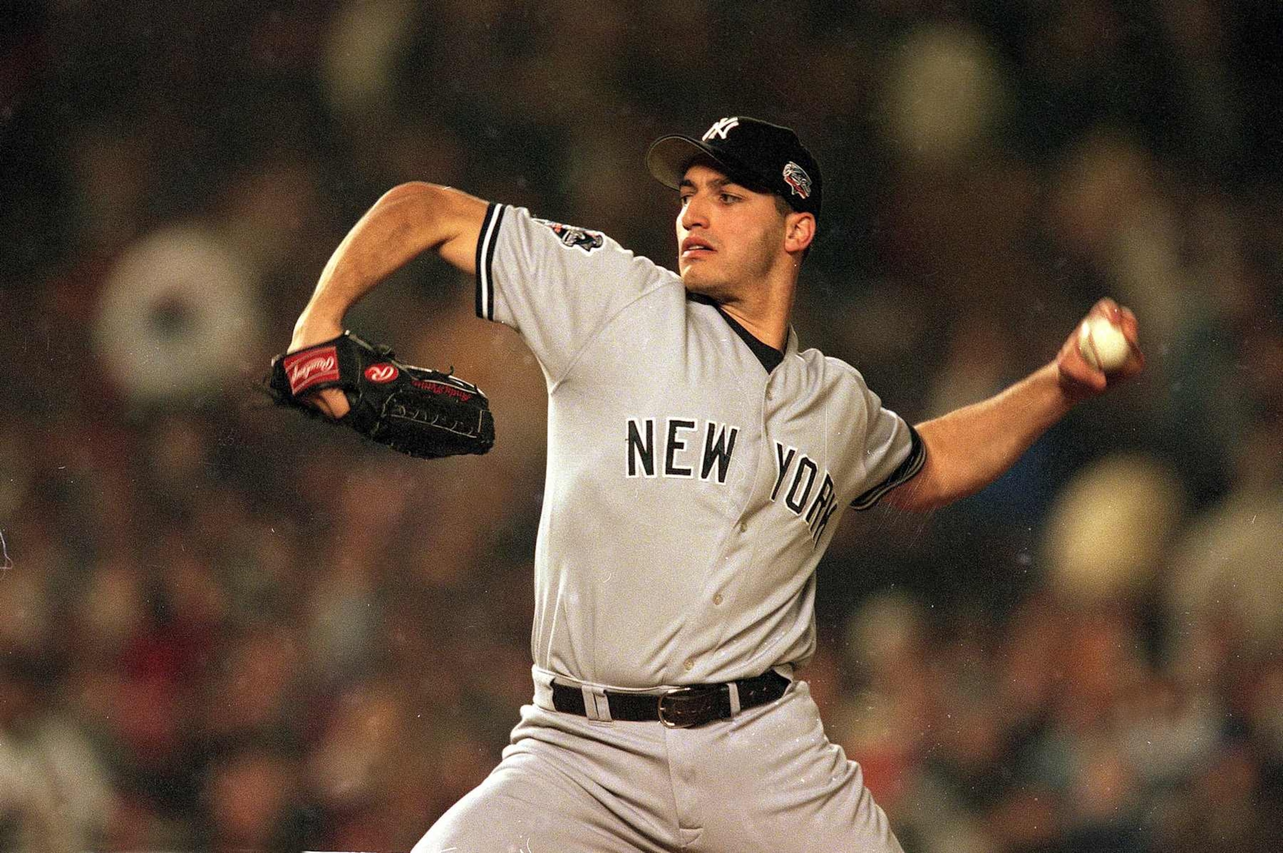 UNITED STATES - OCTOBER 26:  Baseball: World Series, New York Yankees Andie Pettitte in action, pitching vs New York Mets, Flushing, NY 10/26/2000  (Photo by Al Tielemans/Sports Illustrated via Getty Images)  (SetNumber: X61704 TK5 R20 F14)