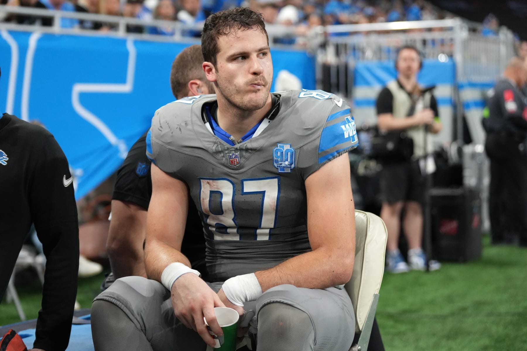 Lions' Sam Laporta's Knee Injury Diagnosed as Hyperextension, Bone Bruise - Vimarsana News