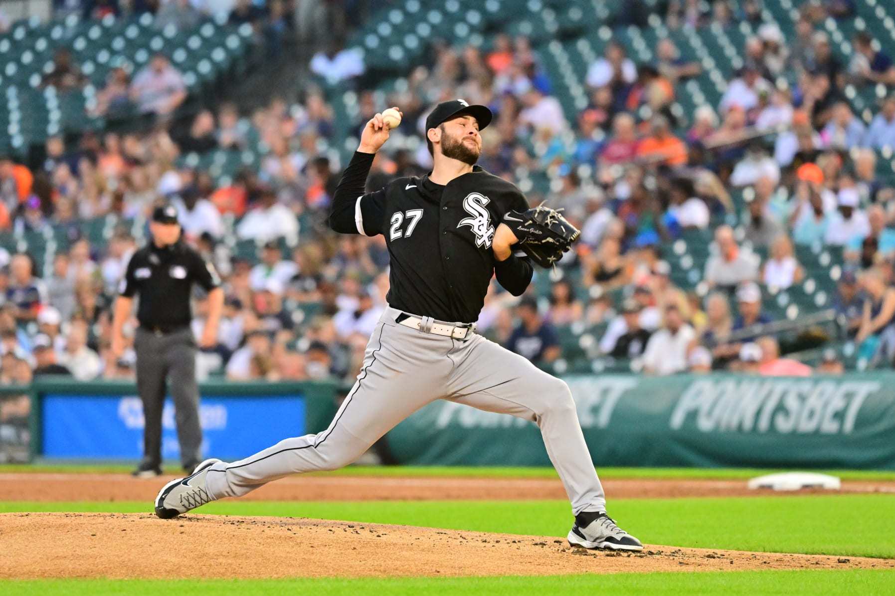 ANAHEIM, CA - JUNE 27: Los Angeles Angels pitcher Jacob Webb (71) pitching  during an MLB baseball game against the Chicago White Sox played on June  27, 2023 at Angel Stadium in