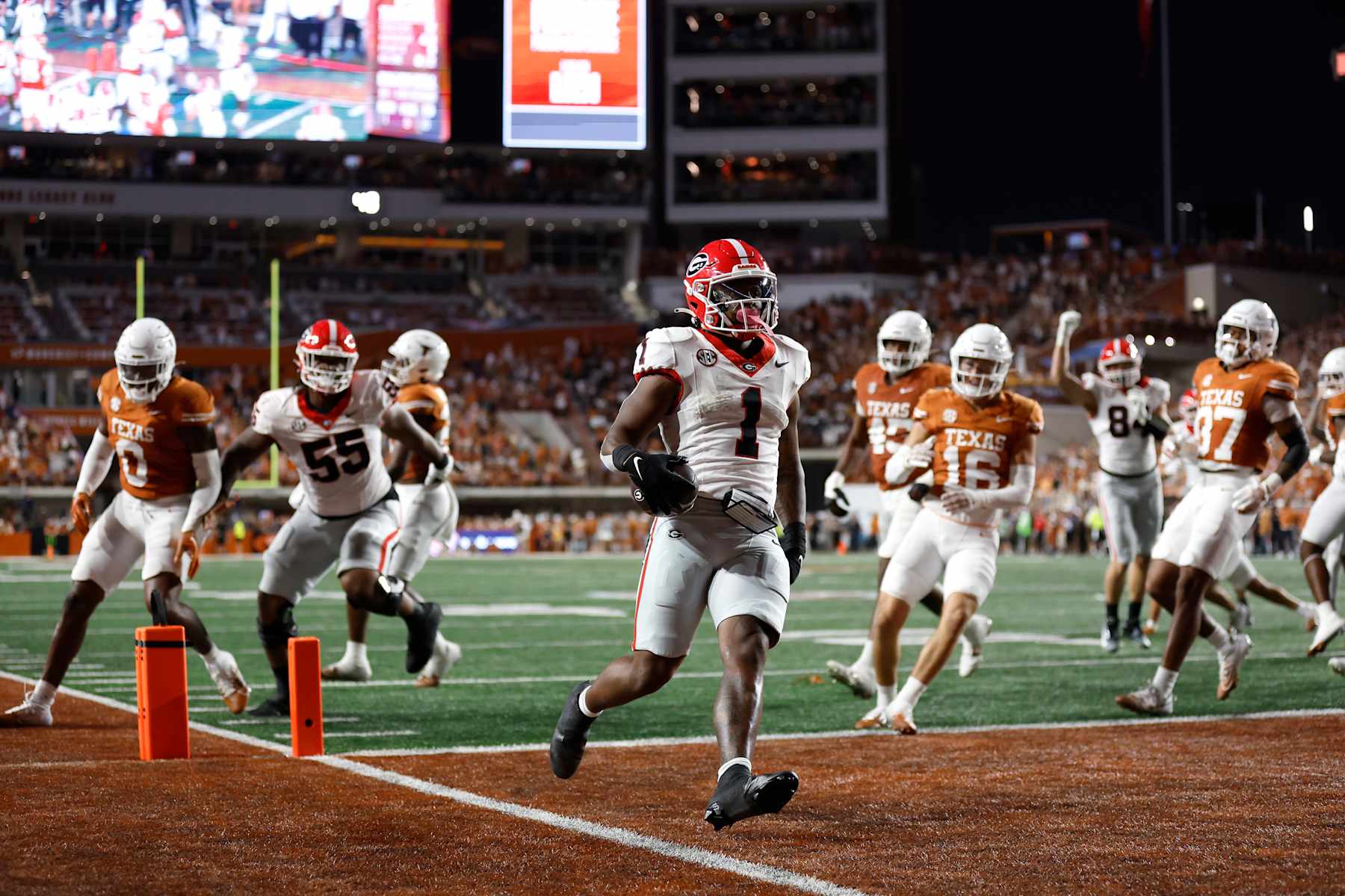 AUSTIN, TEXAS - OCTOBER 19: Trevor Etienne #1 of the Georgia Bulldogs runs the ball for a touchdown during the first quarter against the Texas Longhorns at Darrell K Royal-Texas Memorial Stadium on October 19, 2024 in Austin, Texas. (Photo by Tim Warner/Getty Images)