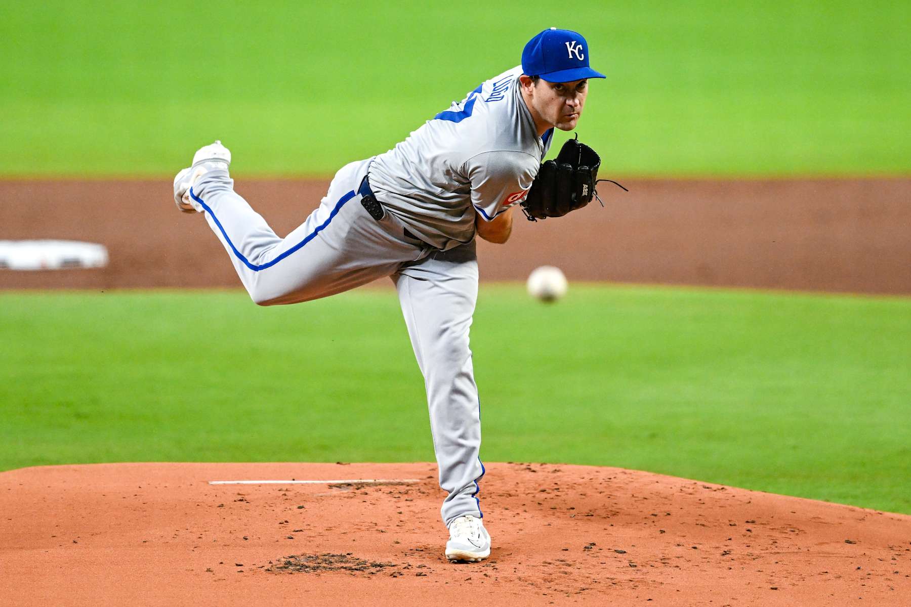 ATLANTA, GA  SEPTEMBER 28:  Kansas City pitcher Seth Lugo (67) throws a pitch during the MLB game between the Kansas City Royals and the Atlanta Braves on September 28th, 2024 at Truist Park in Atlanta, GA. (Photo by Rich von Biberstein/Icon Sportswire via Getty Images)
