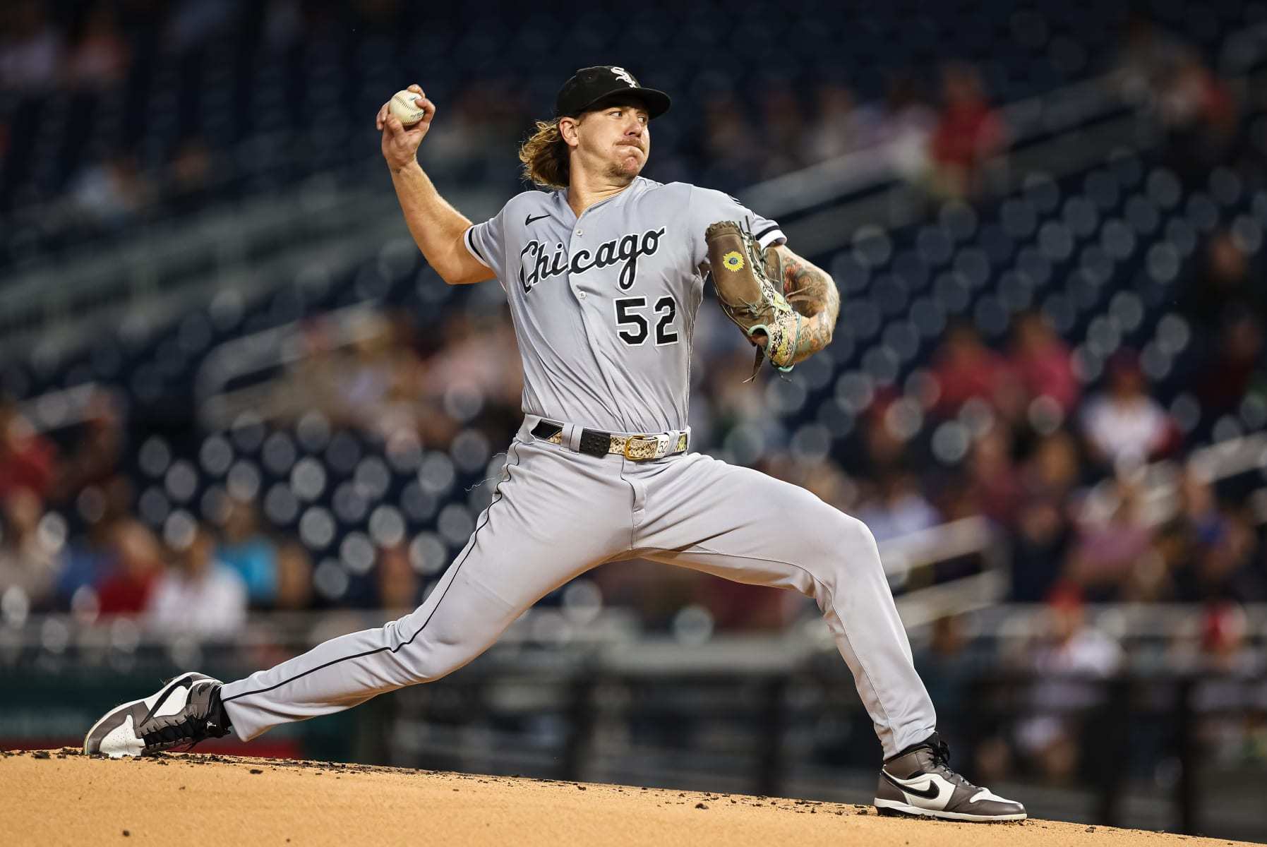 WASHINGTON, DC - SEPTEMBER 18: Mike Clevinger #52 of the Chicago White Sox pitches against the Washington Nationals during the first inning at Nationals Park on September 18, 2023 in Washington, DC. (Photo by Scott Taetsch/Getty Images)