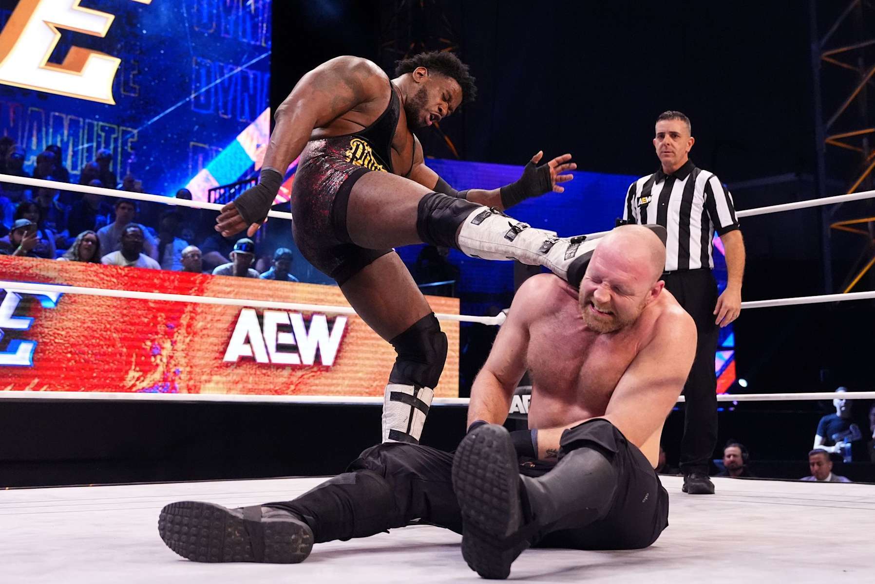 The last time Powerhouse Hobbs and Jon Moxley went to war, Hobbs was seriously injured. He hoped to get revenge and capture the AEW World Championship.