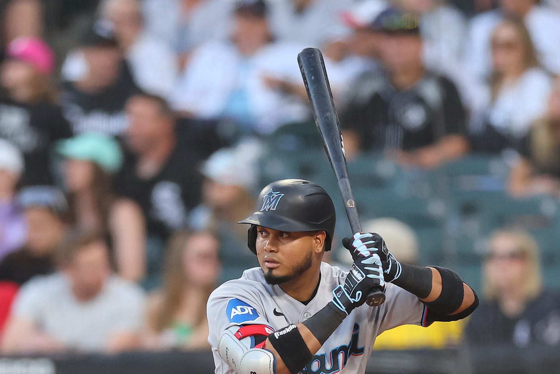 Watch: Ex-Rangers SS Elvis Andrus reaches 2,000 career hits with White Sox