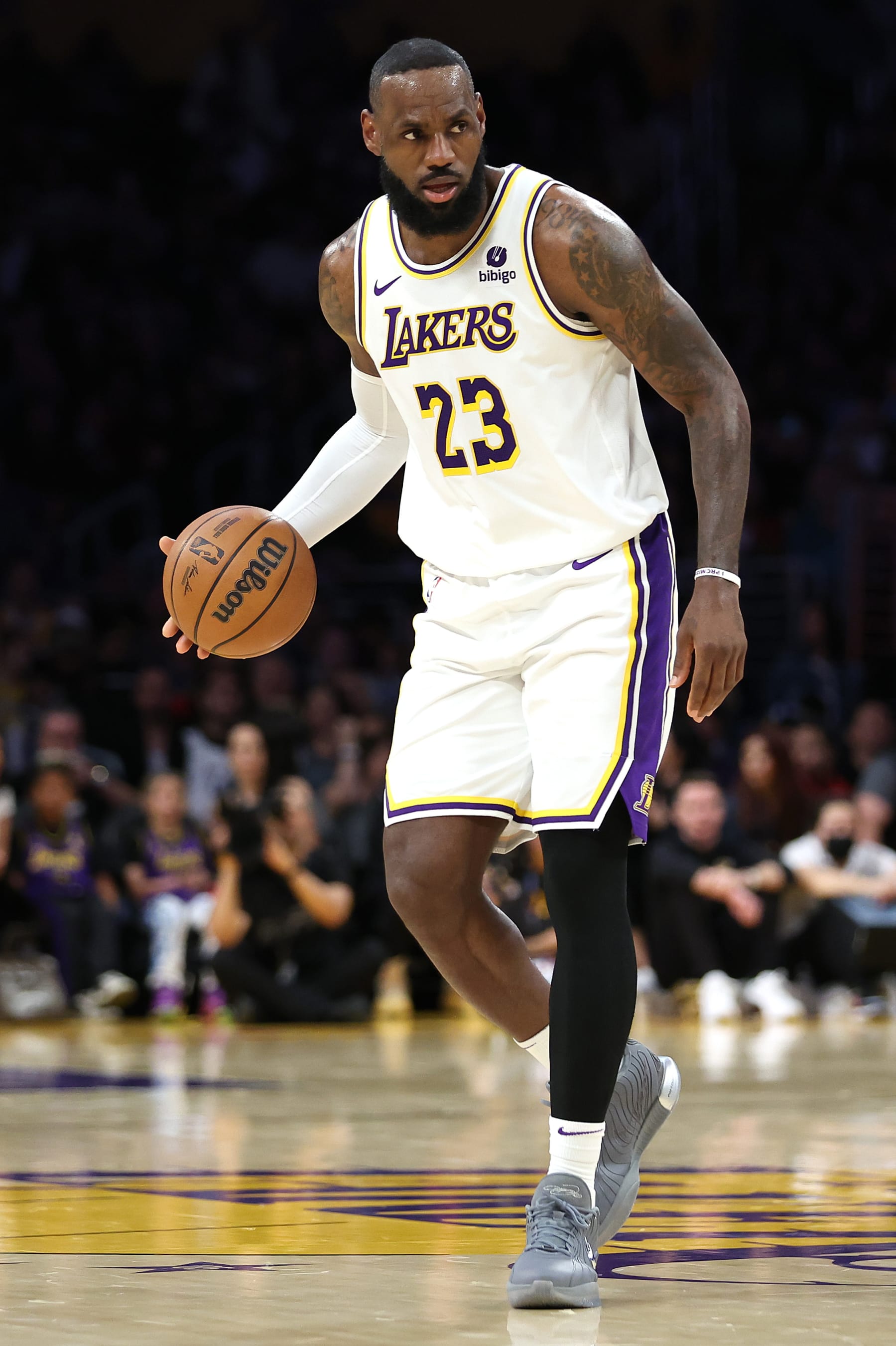 Video Lakers' LeBron James Reveals 3 Qualities That Make a Great