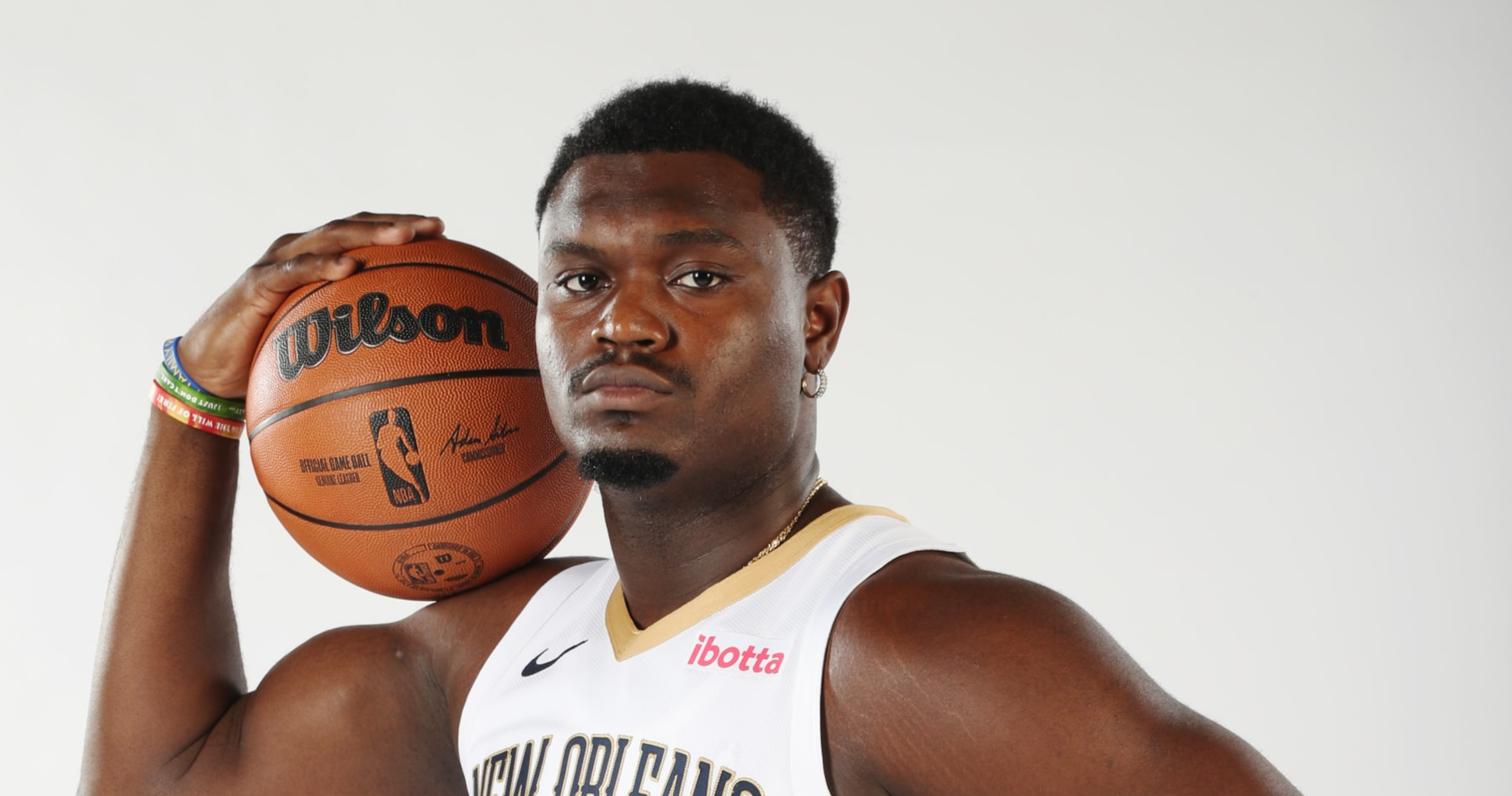 Zion Williamson sets NBA record in jersey, T-shirt sales in five