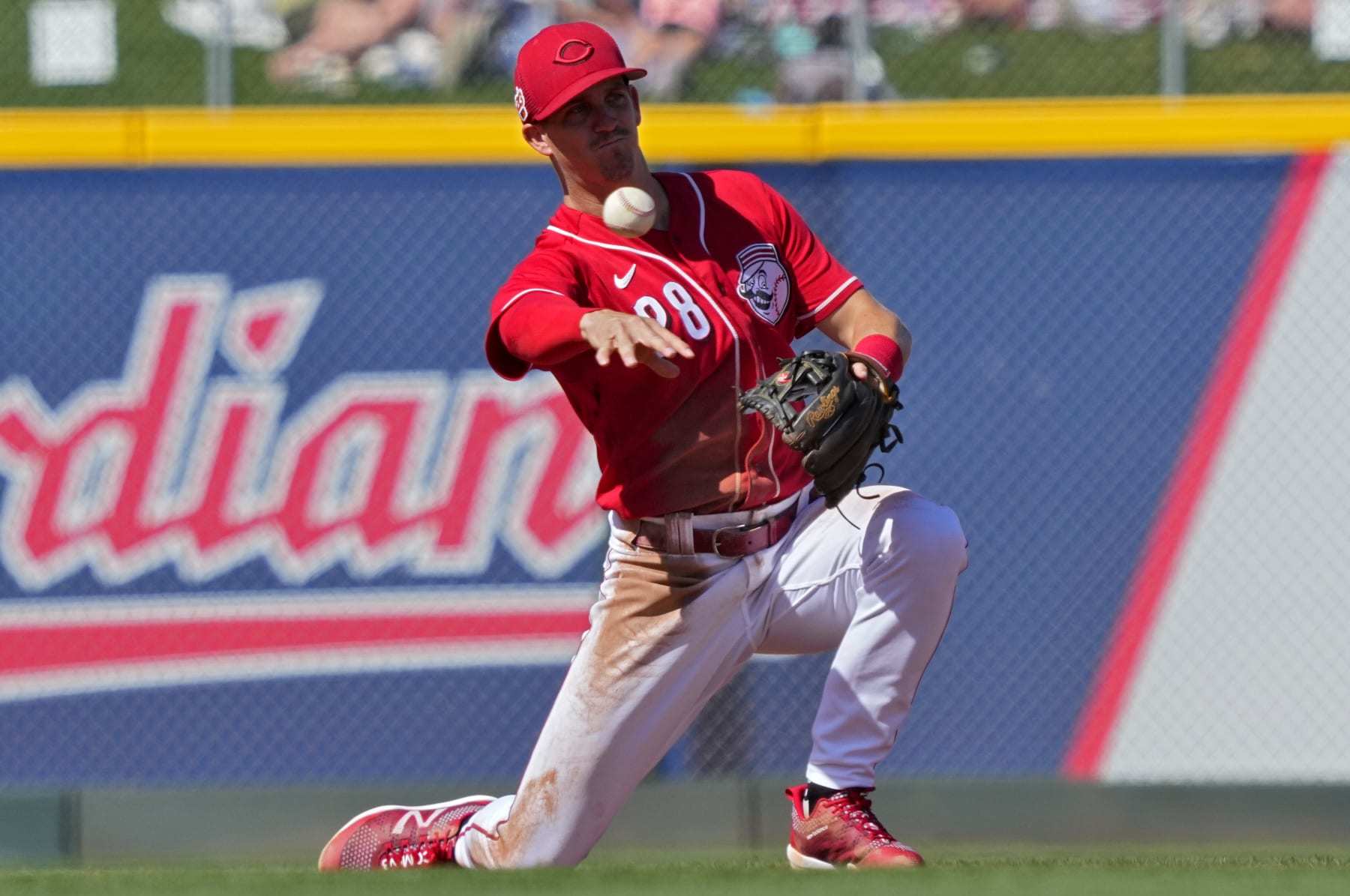 Milwaukee, WI, USA. 4th June, 2019. Milwaukee Brewers shortstop Orlando  Arcia #3 goes after a ball off his glove during the Major League Baseball  game between the Milwaukee Brewers and the Miami