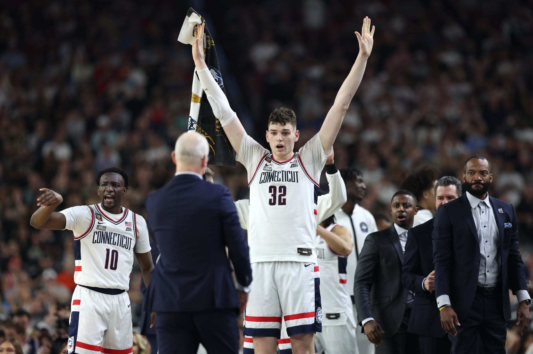 GLENDALE, ARIZONA - APRIL 08: Donovan Clingan #32 of the Connecticut Huskies celebrates in the second half against the Purdue Boilermakers during the NCAA Men's Basketball Tournament National Championship game at State Farm Stadium on April 08, 2024 in Glendale, Arizona. (Photo by Jamie Squire/Getty Images)