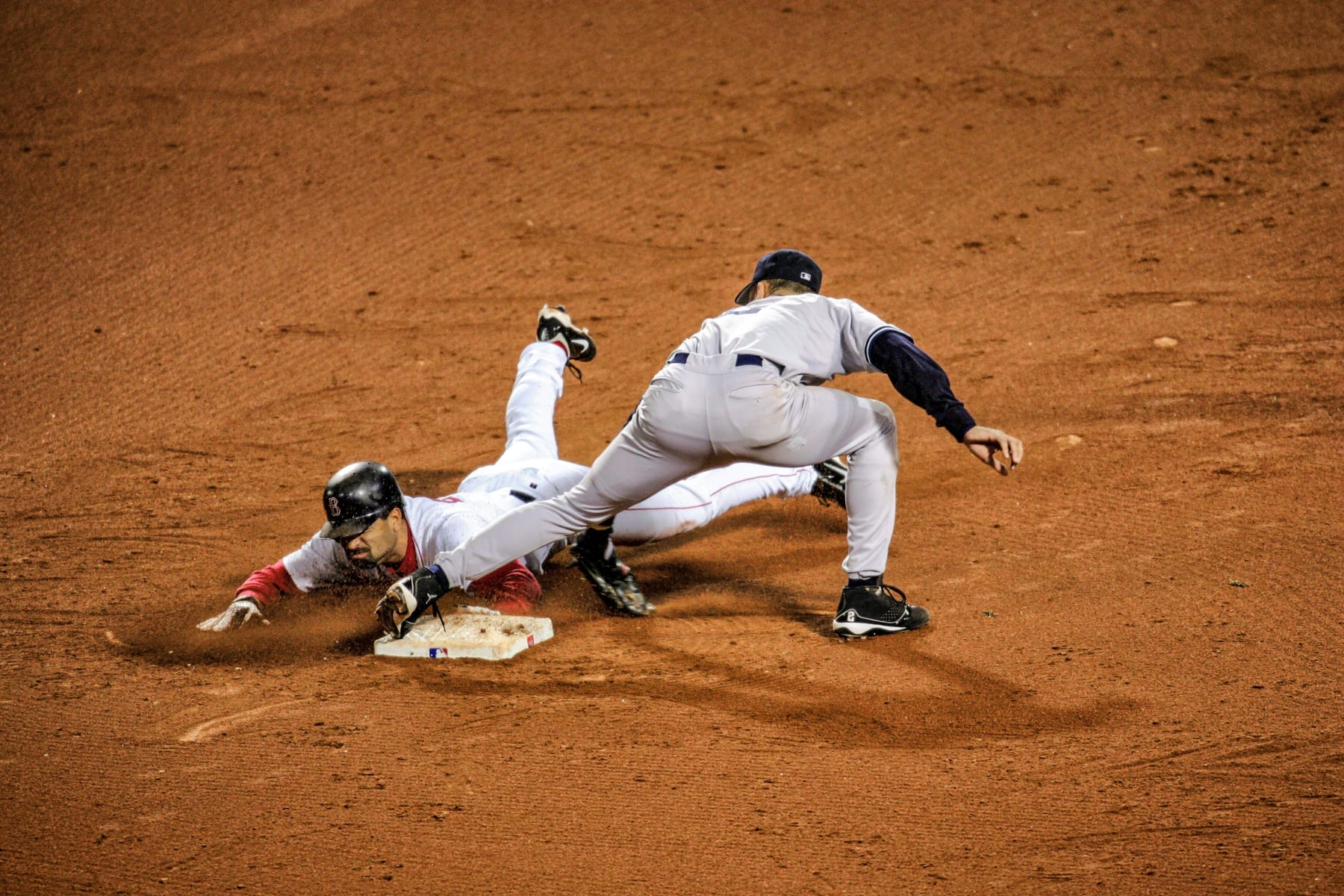 Baseball: ALCS Playoffs. Boston Red Sox Dave Roberts (31) in action, stealing second base as New York Yankees Derek Jeter (2) layes down the tag during 9th inning of game at Fenway Park. Game 4.
Boston, MA 10/17/2004
CREDIT: Chuck Solomon (Photo by Chuck Solomon /Sports Illustrated via Getty Images)
(Set Number: X72074 TK4 )