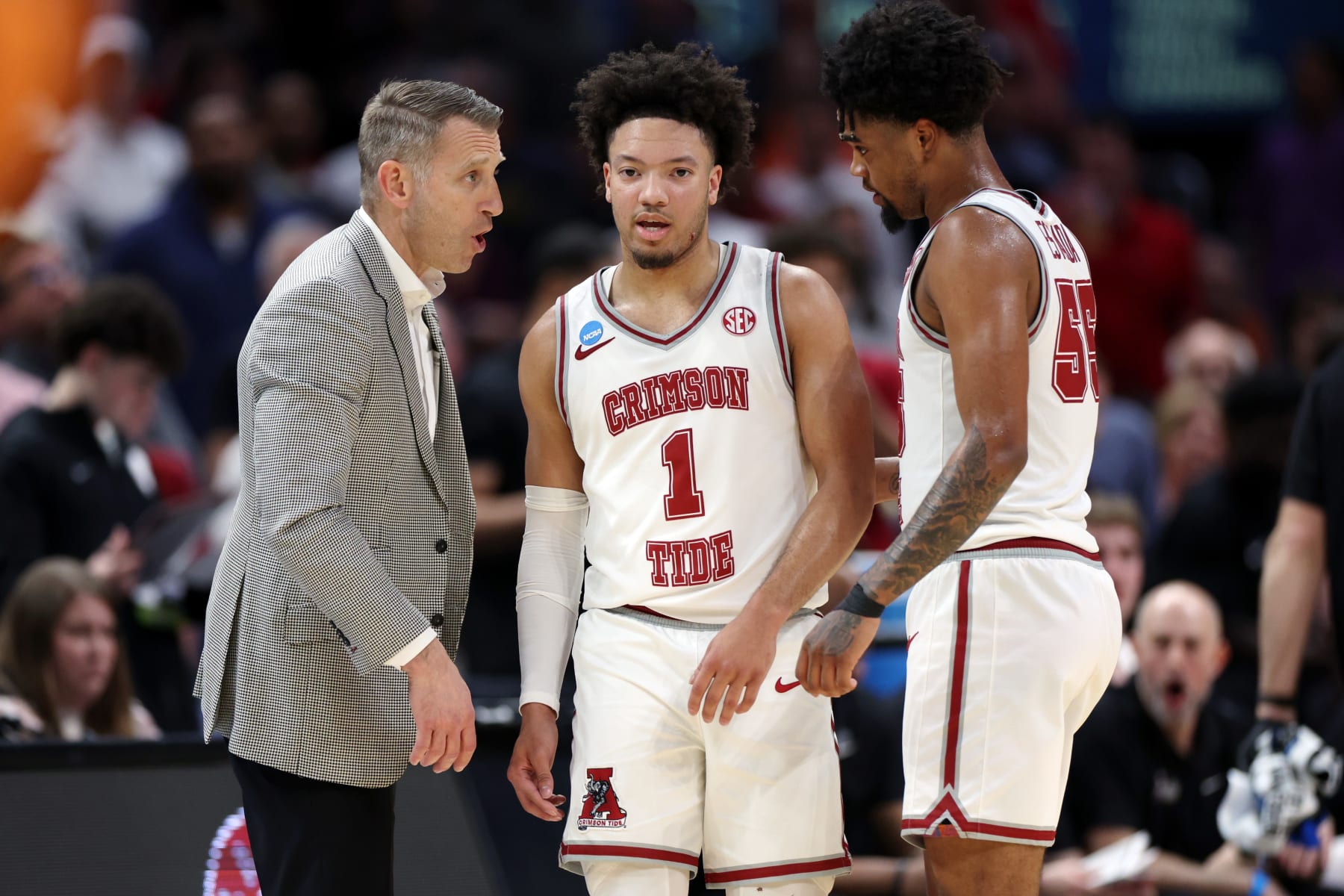 LOS ANGELES, CALIFORNIA - MARCH 30: Head coach Nate Oats of the Alabama Crimson Tide talks with Mark Sears #1 and Aaron Estrada #55 during the first half against the Clemson Tigers in the Elite 8 round of the NCAA Men's Basketball Tournament at Crypto.com Arena on March 30, 2024 in Los Angeles, California. (Photo by Harry How/Getty Images)