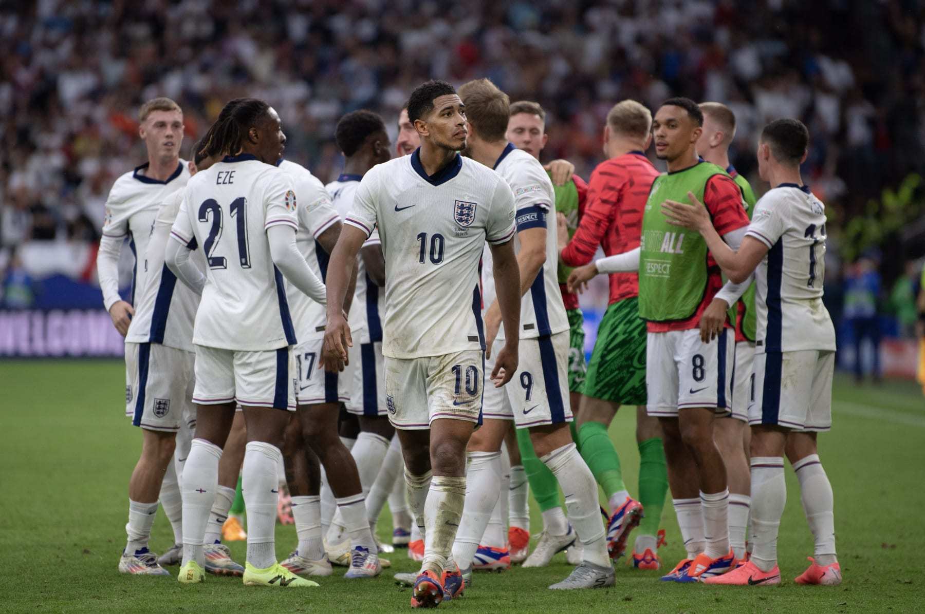 GELSENKIRCHEN, GERMANY - JUNE 30: England players celebrate a goal by Jude Bellingham during the UEFA EURO 2024 round of 16 match between England and Slovakia at Arena AufSchalke on June 30, 2024 in Gelsenkirchen, Germany. (Photo by Visionhaus/Getty Images)
