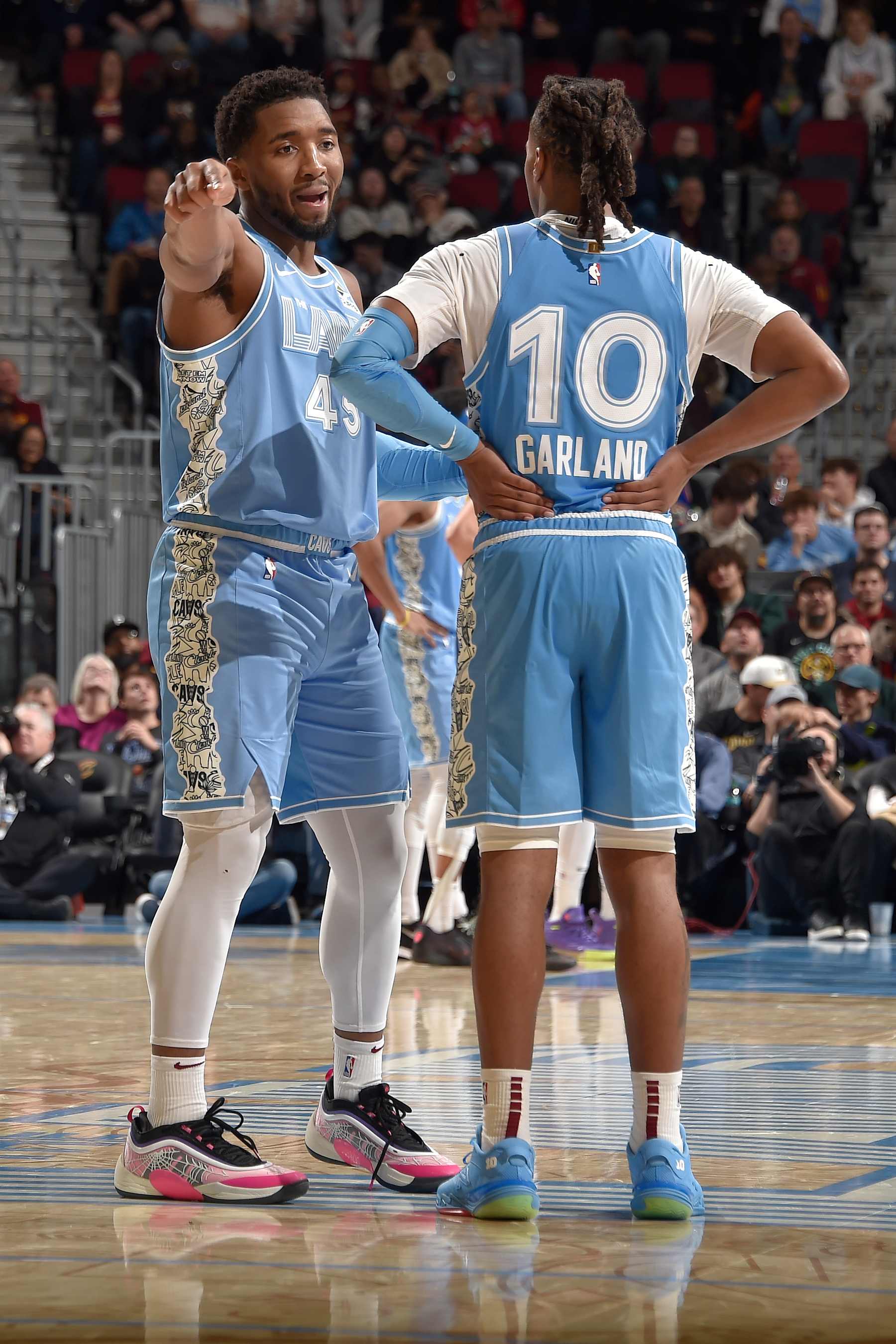 Cavaliers guards Donovan Mitchell and Darius Garland