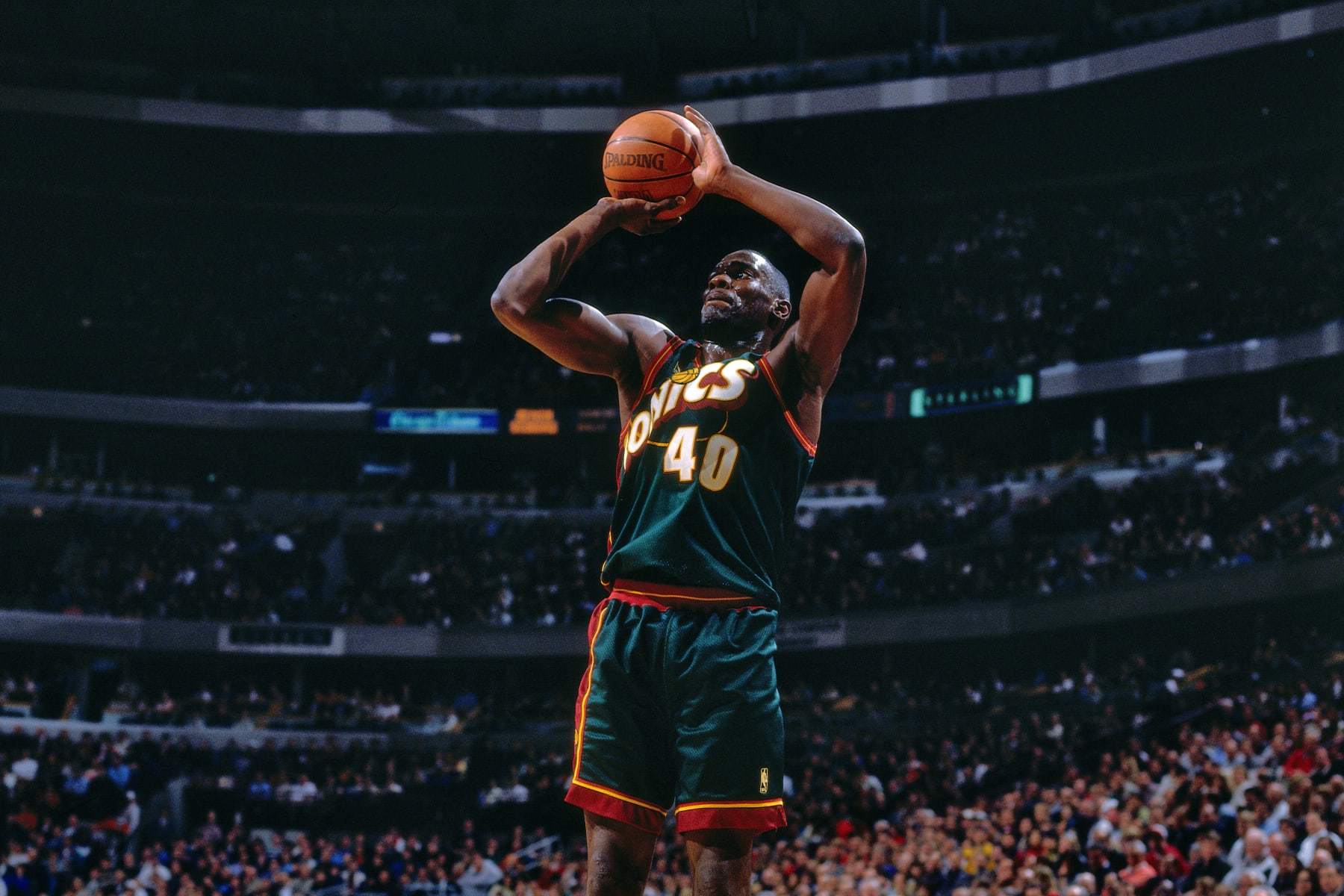 CHICAGO - MARCH 18: Shawn Kemp #40 of the Seattle SuperSonics shoots  during a game played on March 18, 1997 at the United Center in Chicago, Illinois. NOTE TO USER: User expressly acknowledges and agrees that, by downloading and/or using this photograph, user is consenting to the terms and conditions of the Getty Images License Agreement.  Mandatory Copyright Notice: Copyright 1997 NBAE (Photo by Nathaniel S. Butler/NBAE via Getty Images)