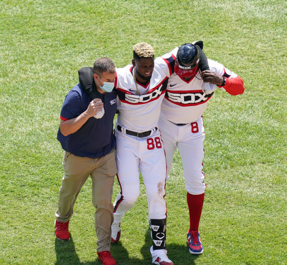 White Sox center fielder Luis Robert will miss 3-4 months with a hip flexor  strain