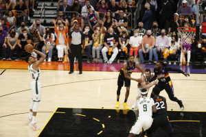 Suns' Chris Paul After Game 5: Everybody Expects Bucks' Giannis to Miss Free Throws