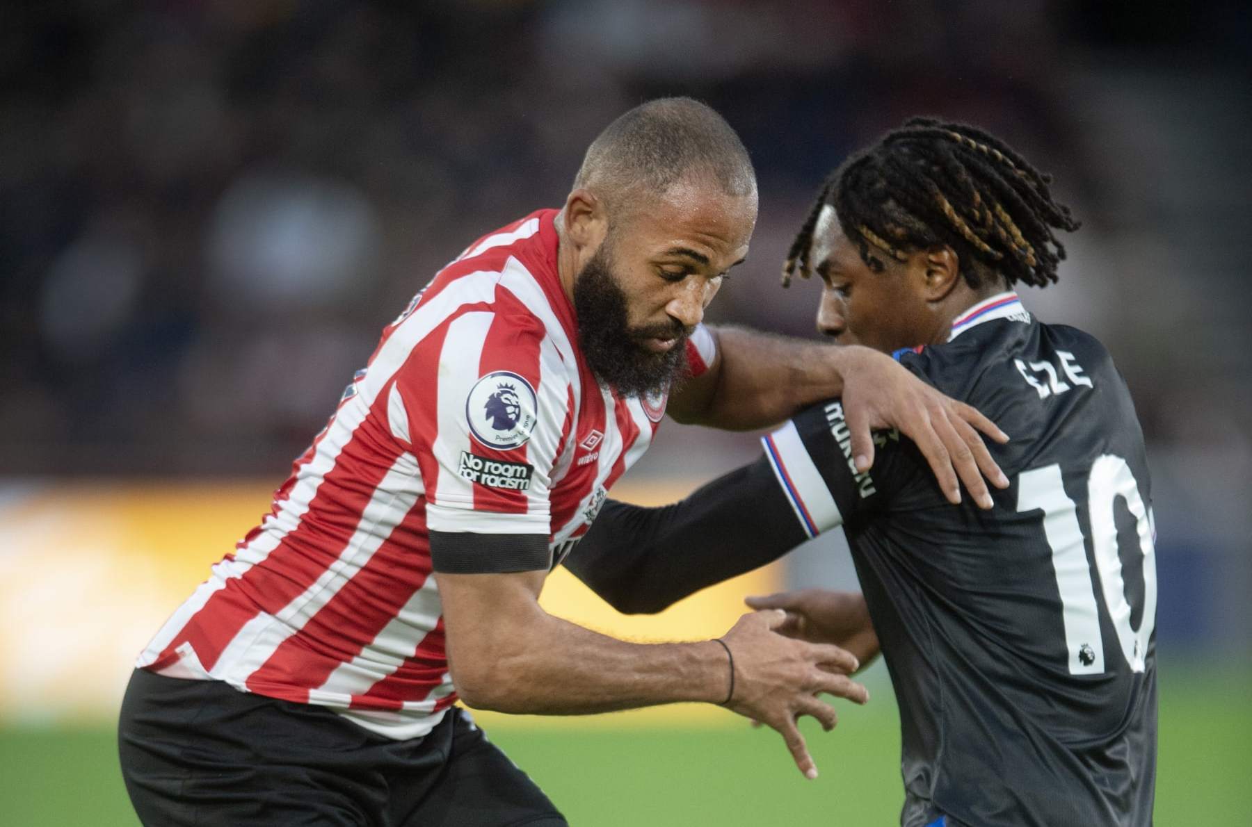 BRENTFORD, ENGLAND - FEBRUARY 18: Bryan Mbeumo of Brentford (L) holds off Eberechi Eze of Crystal Palace (R) during the Premier League match between Brentford FC and Crystal Palace at Gtech Community Stadium on February 18, 2023 in Brentford, England. (Photo by Visionhaus/Getty Images)