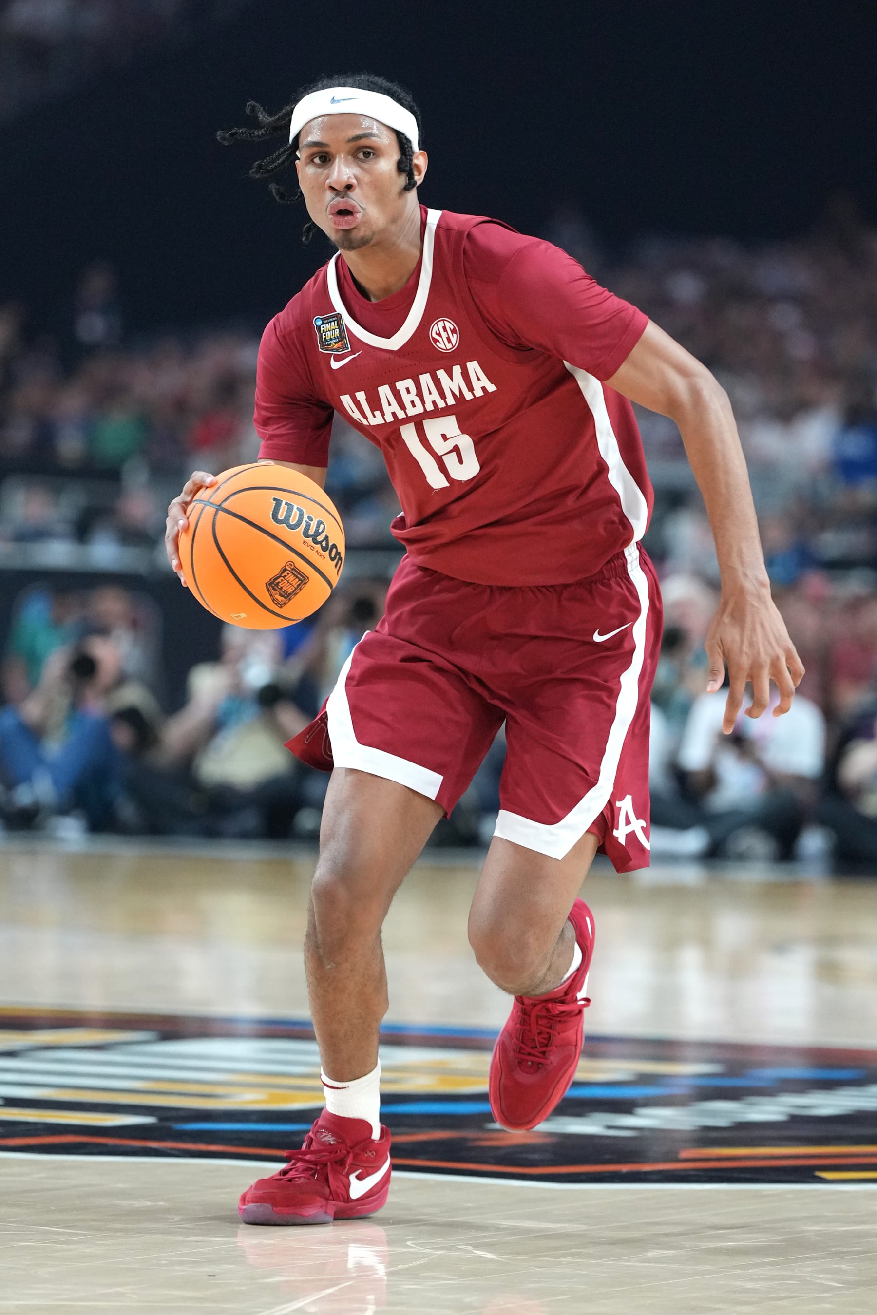 GLENDALE, ARIZONA - APRIL 06: Jarin Stevenson #15 of the Alabama Crimson Tide dribbles the ball during the NCAA Mens Basketball Tournament Final Four semifinal game against The Connecticut Huskies at State Farm Stadium on April 06, 2024 in Glendale, Arizona. (Photo by Mitchell Layton/Getty Images)