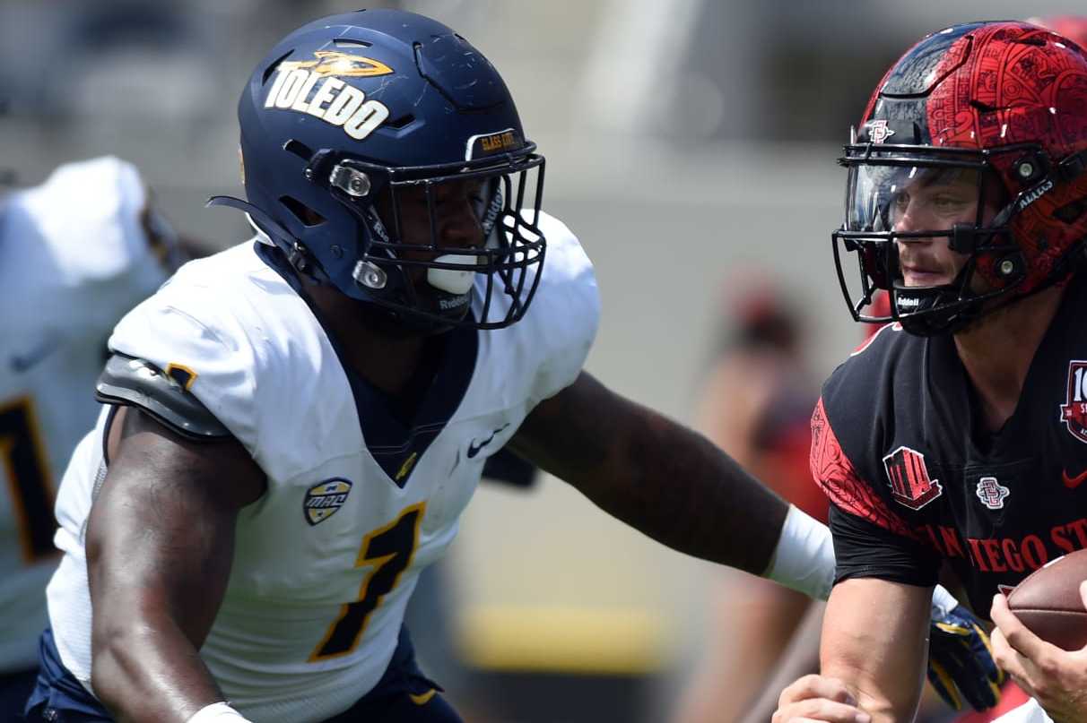 SAN DIEGO, CA - SEPTEMBER 24: San Diego State Aztecs quarterback Braxton Burmeister (5) runs the ball against Toledo Rockets defensive tackle Desjuan Johnson (1) during a college football game between the Toledo Rockets and the San Diego State Aztecs on September 24, 2022, at Snapdragon Stadium in San Diego, CA. (Photo by Chris Williams/Icon Sportswire via Getty Images)