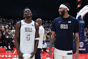Report: Anthony Davis, Edwards to Ring Walk with Floyd Mayweather at John Gotti Fight