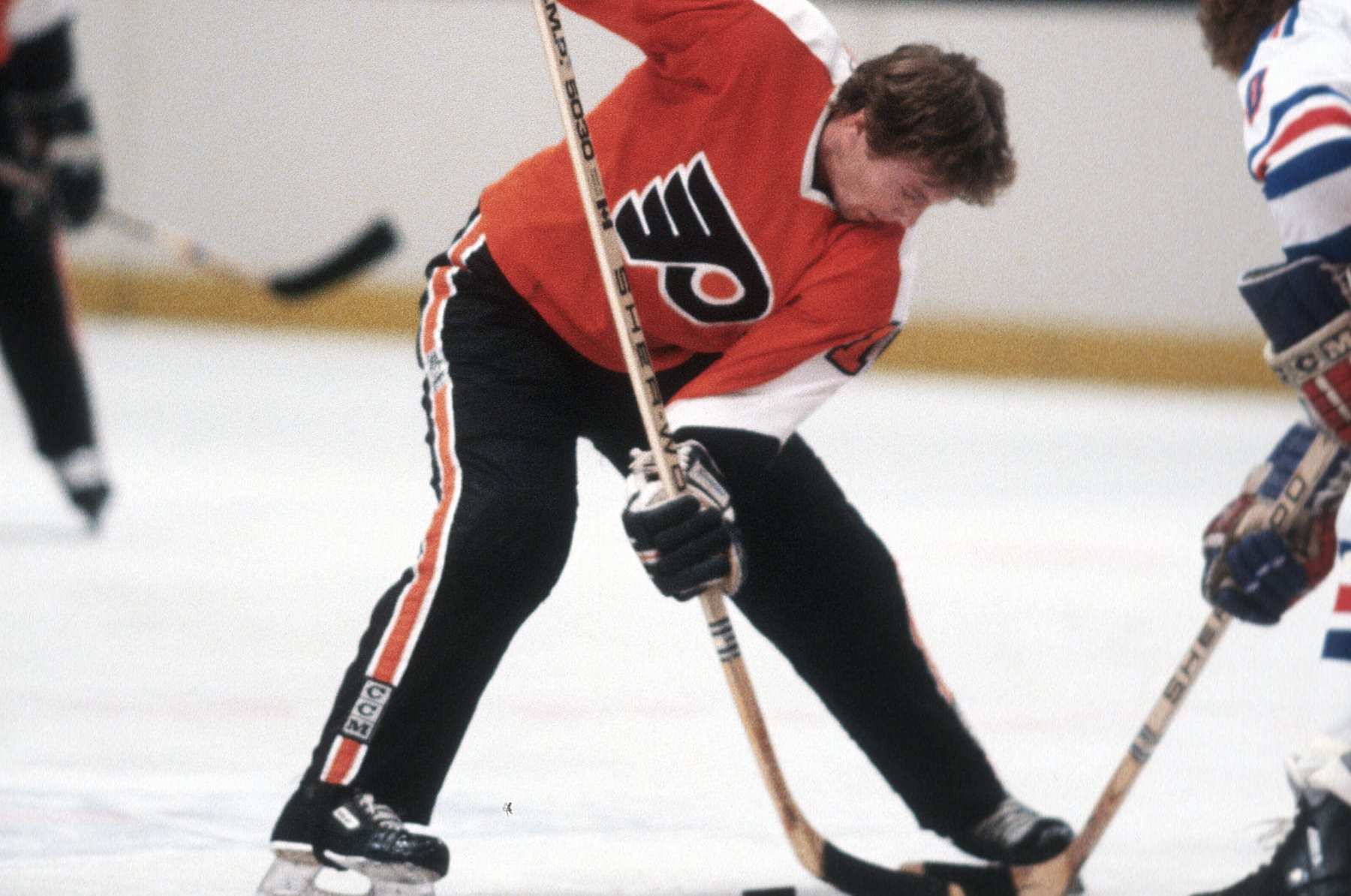 UNIONDALE, NY - CIRCA 1982: Bobby Clarke #16 of the Philadelphia Flyers skates against the New York Islanders during an NHL Hockey game circa 1982 at the Nassau Veterans Memorial Coliseum in Uniondale, New York. Clarke playing career went from 1968-84. (Photo by Focus on Sport/Getty Images)
