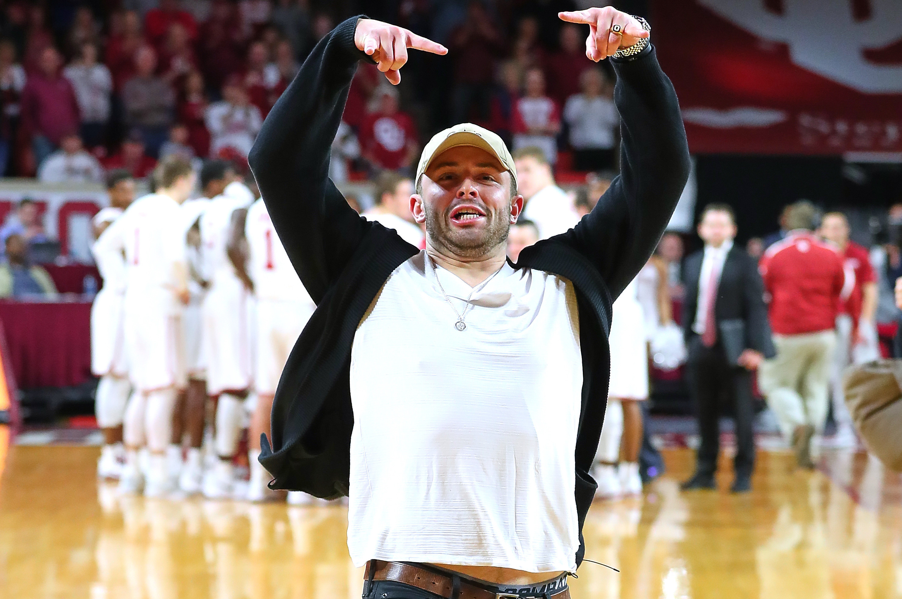 247Sports on Twitter: Baker Mayfield teaches 'Horns Down' gesture