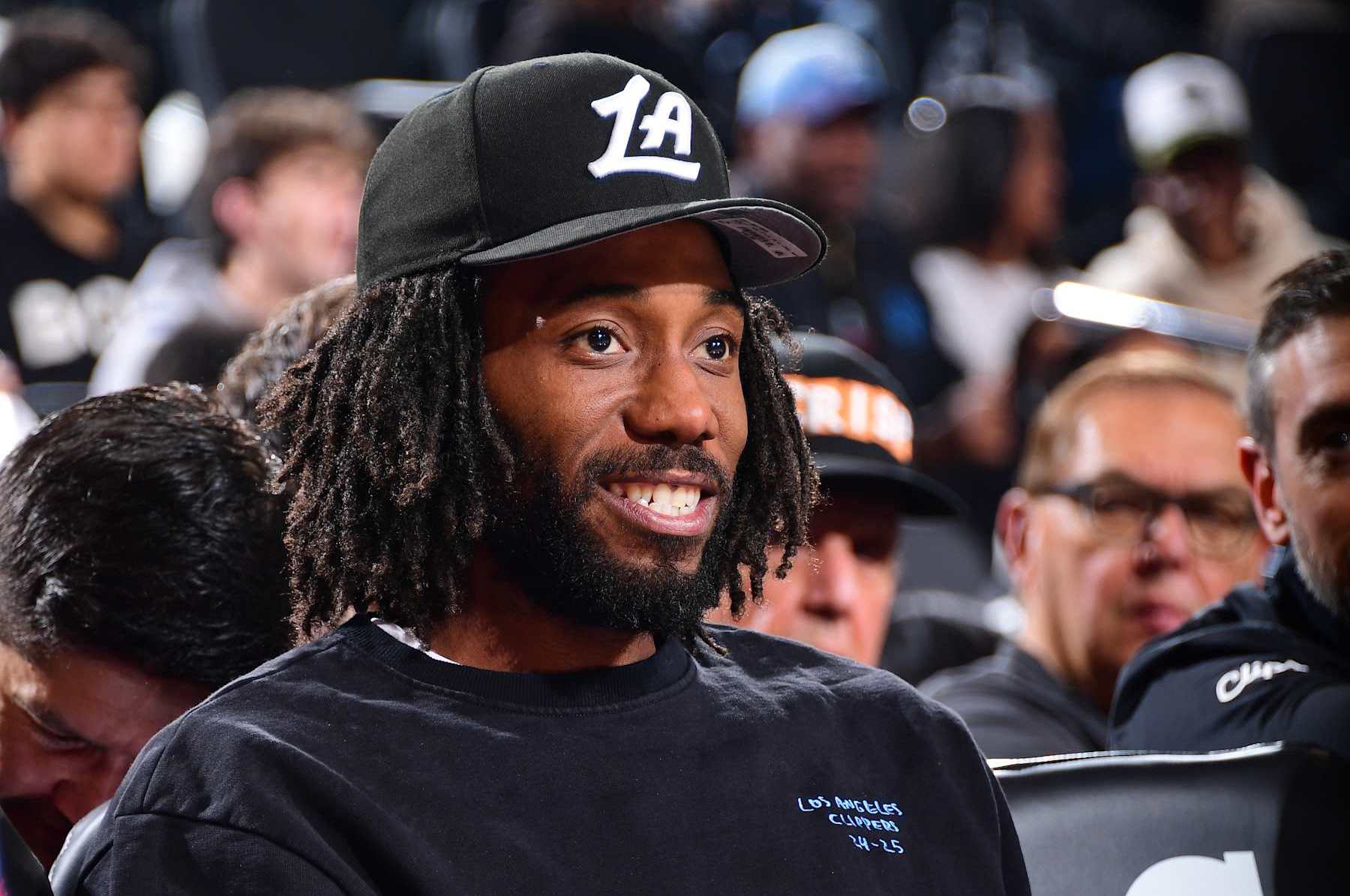 INGLEWOOD, CA - NOVEMBER 18: Kawhi Leonard #2 of the LA Clippers smiles during the game against the Golden State Warriors on November 18, 2024 at Intuit Dome in Los Angeles, California. NOTE TO USER: User expressly acknowledges and agrees that, by downloading and/or using this Photograph, user is consenting to the terms and conditions of the Getty Images License Agreement. Mandatory Copyright Notice: Copyright 2024 NBAE (Photo by Adam Pantozzi/NBAE via Getty Images)