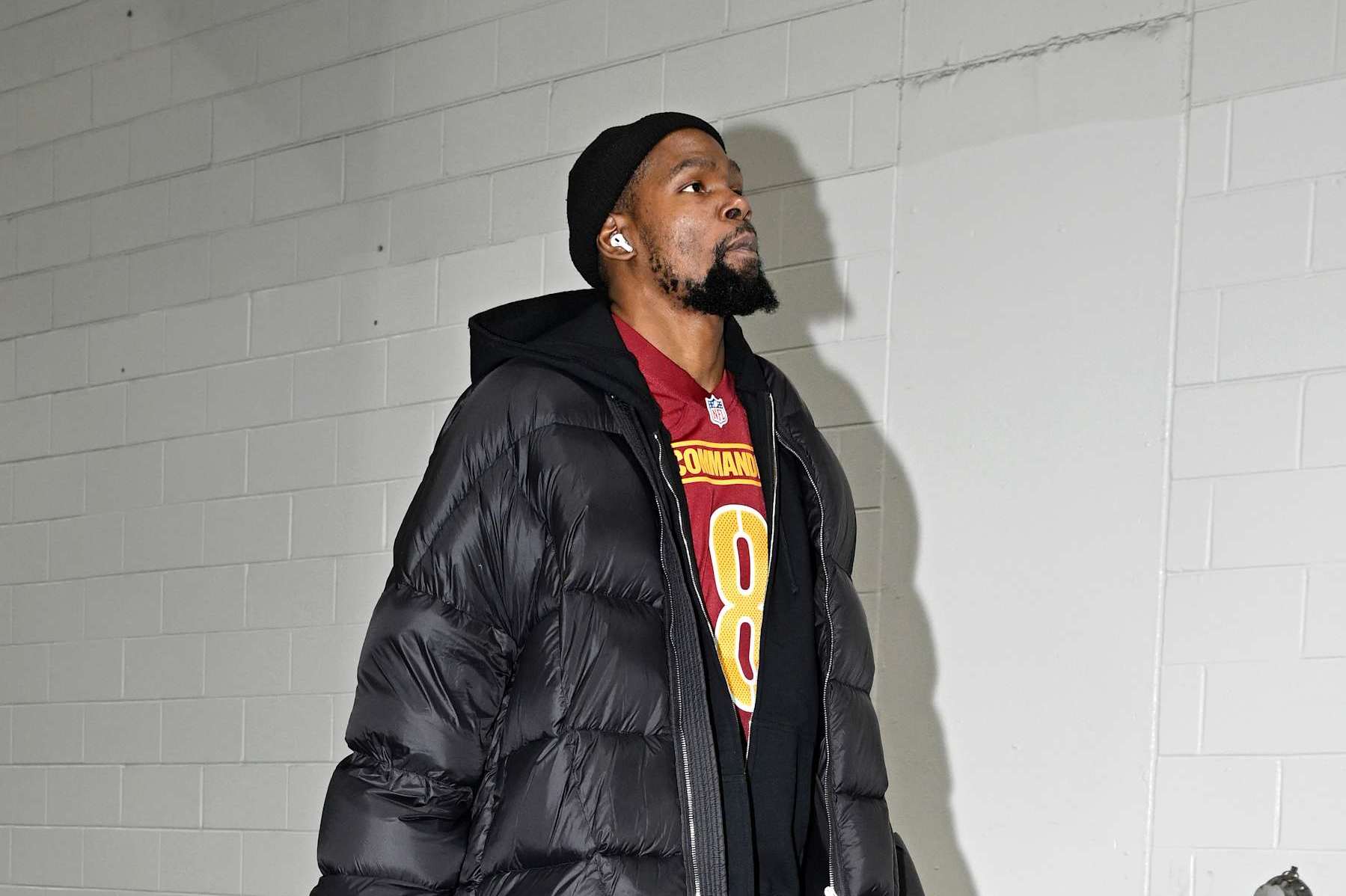 DETROIT, MI - JANUARY 18: Kevin Durant #35 of the Phoenix Suns arrives to the arena before the game against the Detroit Pistons on January 18, 2025 at Little Caesars Arena in Detroit, Michigan. NOTE TO USER: User expressly acknowledges and agrees that, by downloading and/or using this photograph, User is consenting to the terms and conditions of the Getty Images License Agreement. Mandatory Copyright Notice: Copyright 2025 NBAE (Photo by Chris Schwegler/NBAE via Getty Images)