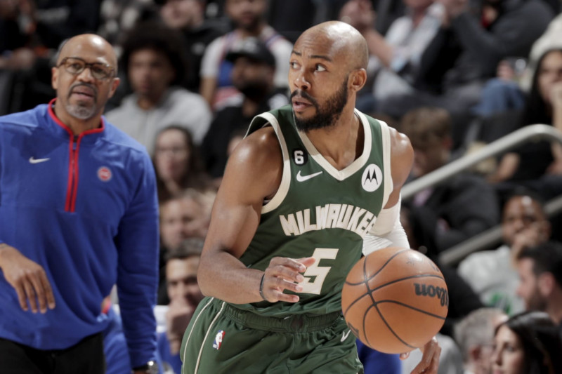 DETROIT, MI - MARCH 27:  Jevon Carter #5 of the Milwaukee Bucks dribbles the ball against the Detroit Pistons on March 27, 2023 at Little Caesars Arena in Detroit, Michigan. NOTE TO USER: User expressly acknowledges and agrees that, by downloading and/or using this photograph, User is consenting to the terms and conditions of the Getty Images License Agreement. Mandatory Copyright Notice: Copyright 2023 NBAE (Photo by Brian Sevald/NBAE via Getty Images)
