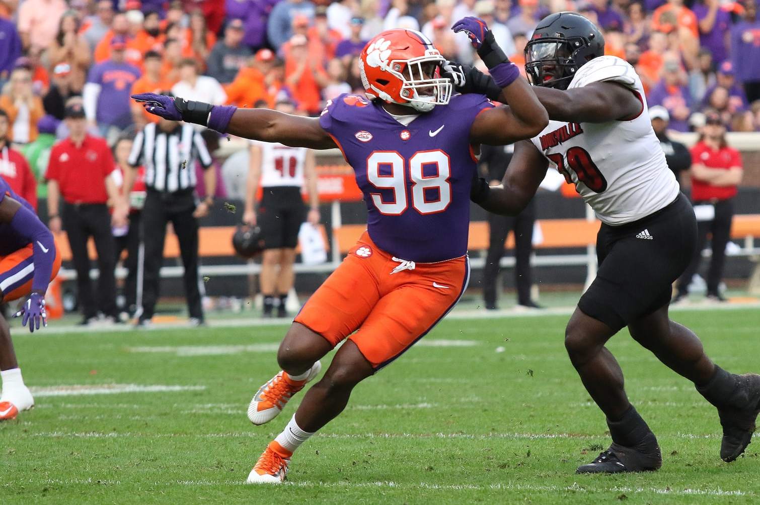 Clemson lineman Ryan Norton benched 640 lbs 