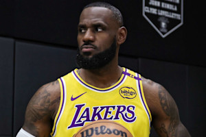 LeBron James Rips Kobe Rumor as '🧢' for Why He Left Cavs to Sign Lakers Contract