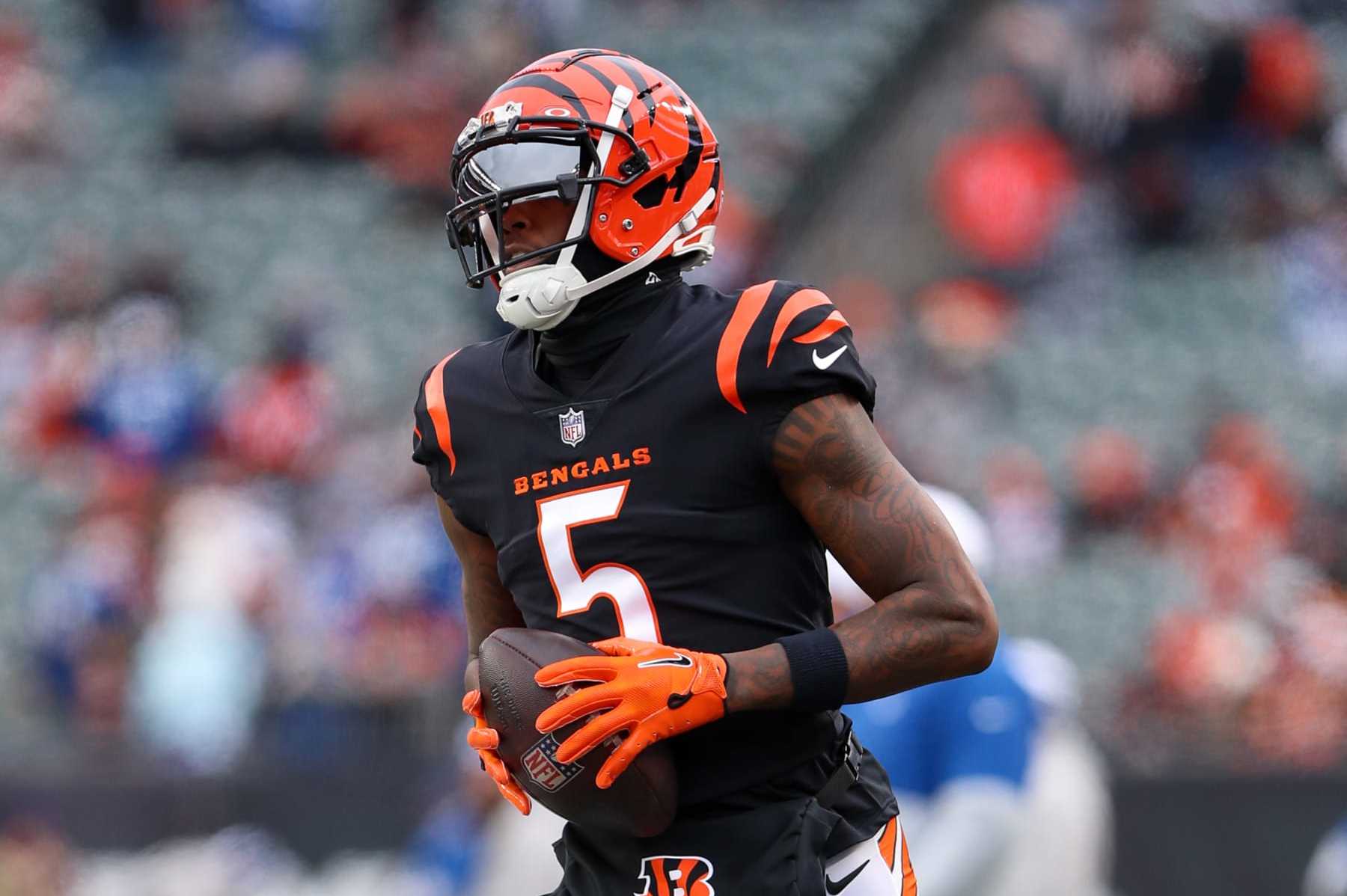 CINCINNATI, OH - DECEMBER 10: Cincinnati Bengals wide receiver Tee Higgins (5) warms up before the game against the Indianapolis Colts and the Cincinnati Bengals on December 10, 2023, at Paycor Stadium in Cincinnati, OH. (Photo by Ian Johnson/Icon Sportswire via Getty Images)