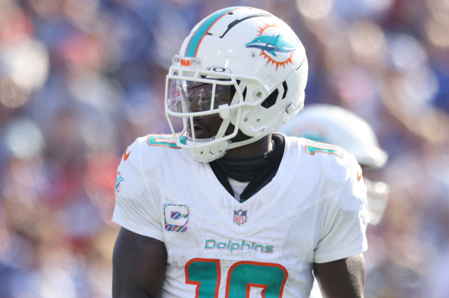 Dolphins' Tyreek Hill breaks away for 54-yard touchdown, celebrates in  stands with fans