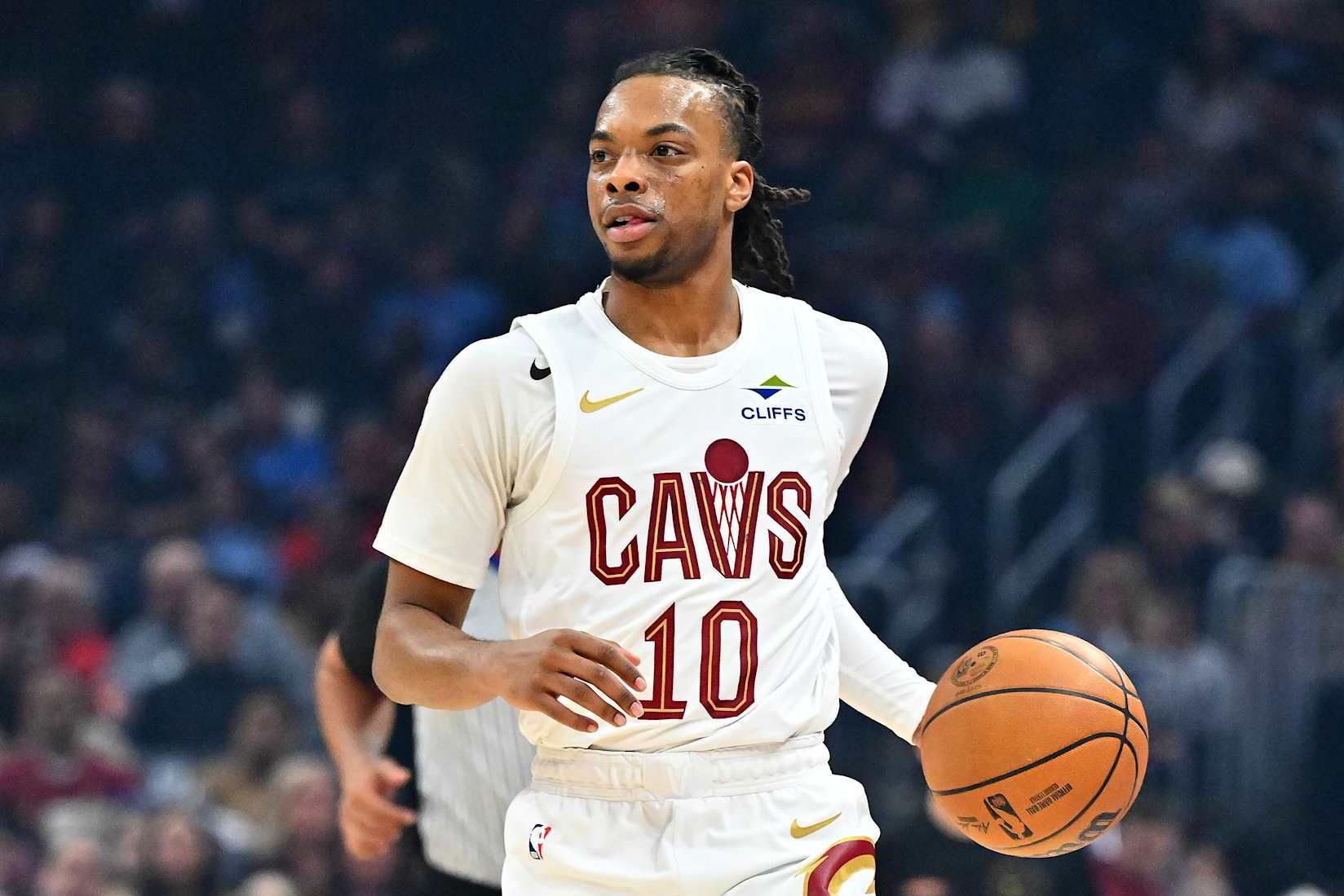 CLEVELAND, OHIO - JANUARY 20: Darius Garland #10 of the Cleveland Cavaliers brings the ball up court during the first quarter against the Phoenix Suns at Rocket Mortgage Fieldhouse on January 20, 2025 in Cleveland, Ohio. NOTE TO USER: User expressly acknowledges and agrees that, by downloading and or using this photograph, User is consenting to the terms and conditions of the Getty Images License Agreement. (Photo by Jason Miller/Getty Images)