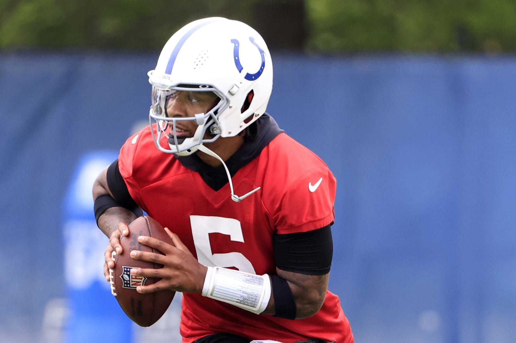 INDIANAPOLIS, INDIANA - JUNE 05: Anthony Richardson #5 of the Indianapolis Colts runs a drill during Indianapolis Colts mandatory minicamp at the Indiana Farm Bureau Football Center at Lucas Oil Stadium on June 5, 2024 in Indianapolis, Indiana. (Photo by Justin Casterline/Getty Images)