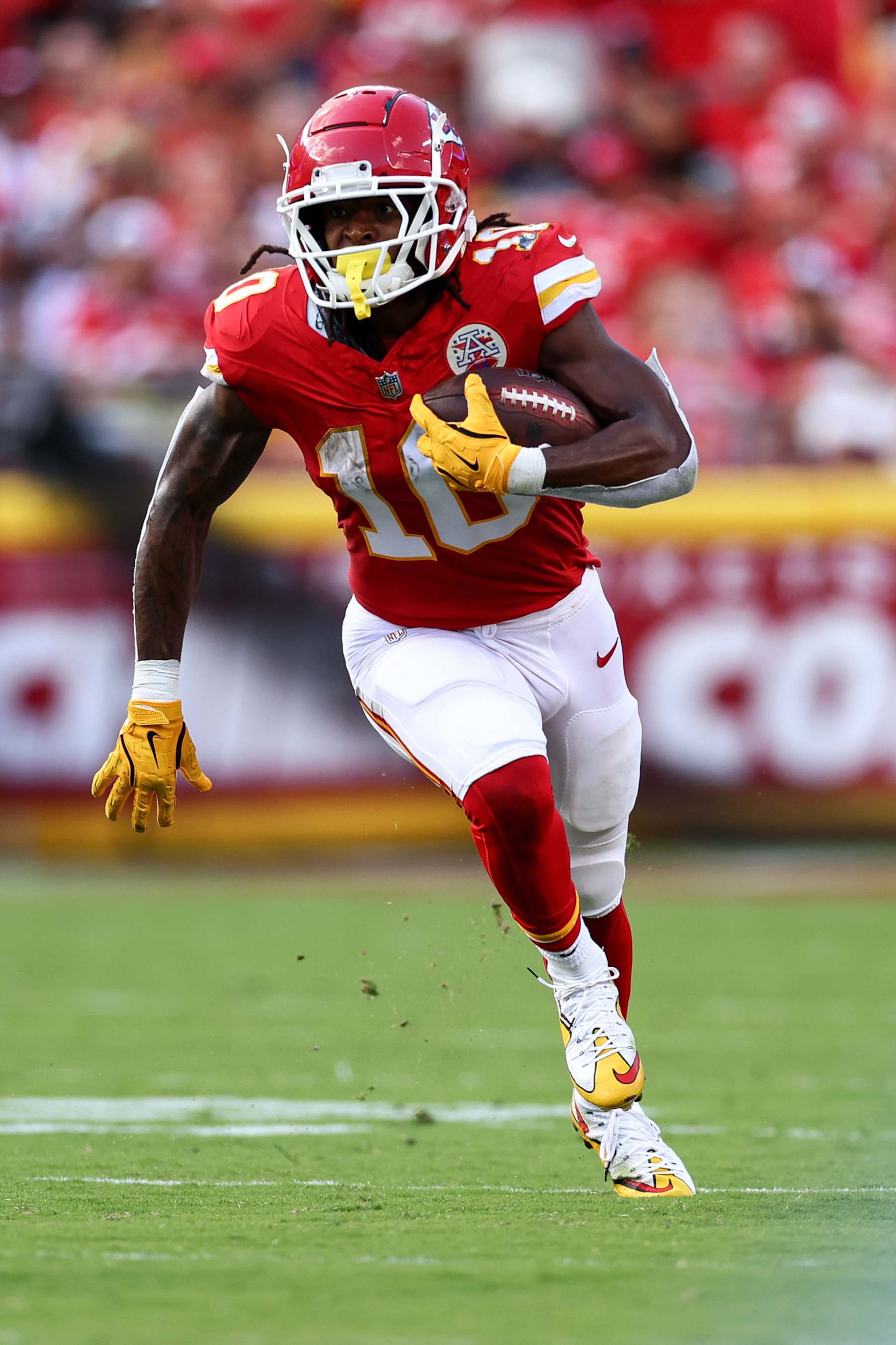 KANSAS CITY, MO - SEPTEMBER 15: Isiah Pacheco #10 of the Kansas City Chiefs carries the ball during the second quarter of an NFL football game against the Cincinnati Bengals at GEHA Field at Arrowhead Stadium on September 15, 2024 in Kansas City, Missouri. (Photo by Kevin Sabitus/Getty Images) KANSAS CITY, MO - SEPTEMBER 15: Isiah Pacheco #10 of the Kansas City Chiefs carries the ball during the second quarter of an NFL football game against the Cincinnati Bengals at GEHA Field at Arrowhead Stadium on September 15, 2024 in Kansas City, Missouri. (Photo by Kevin Sabitus/Getty Images)