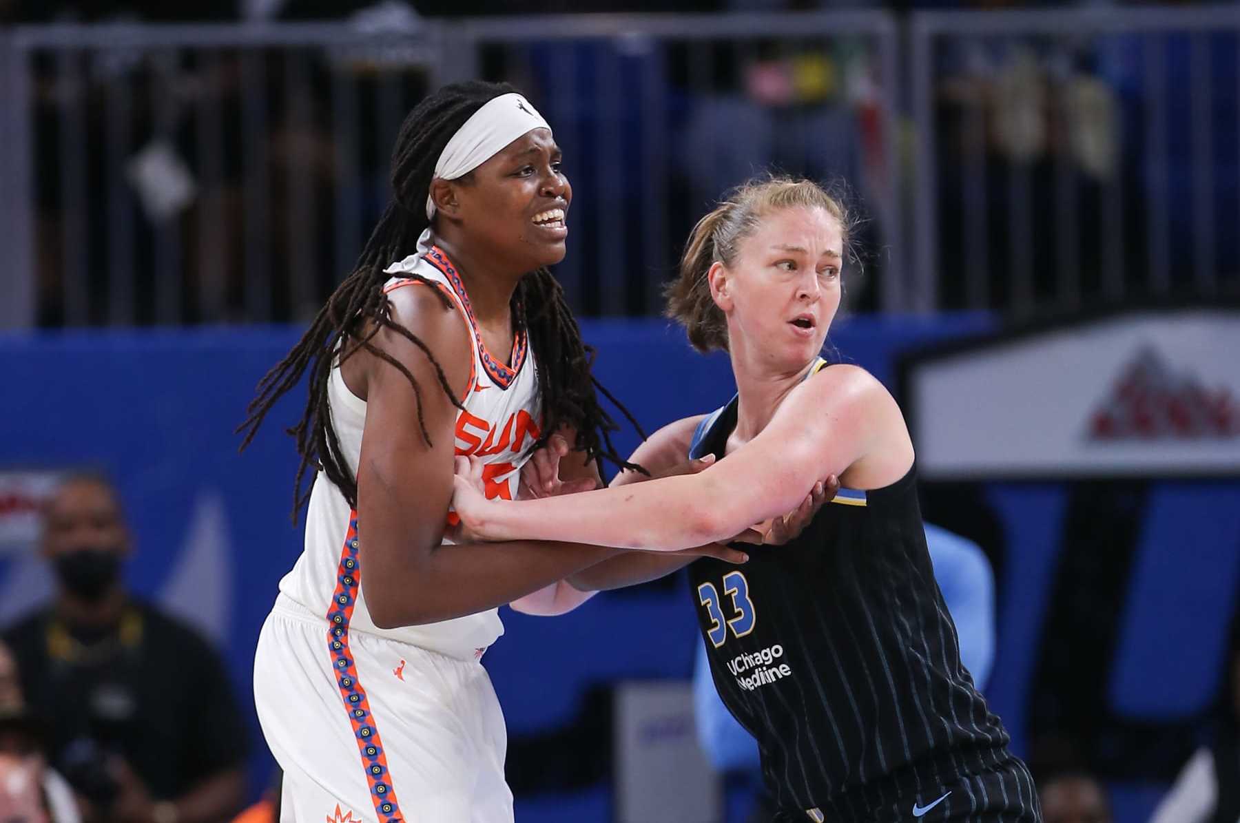 CHICAGO, IL - JUNE 17: Atlanta Dream head coach Tanisha Wright