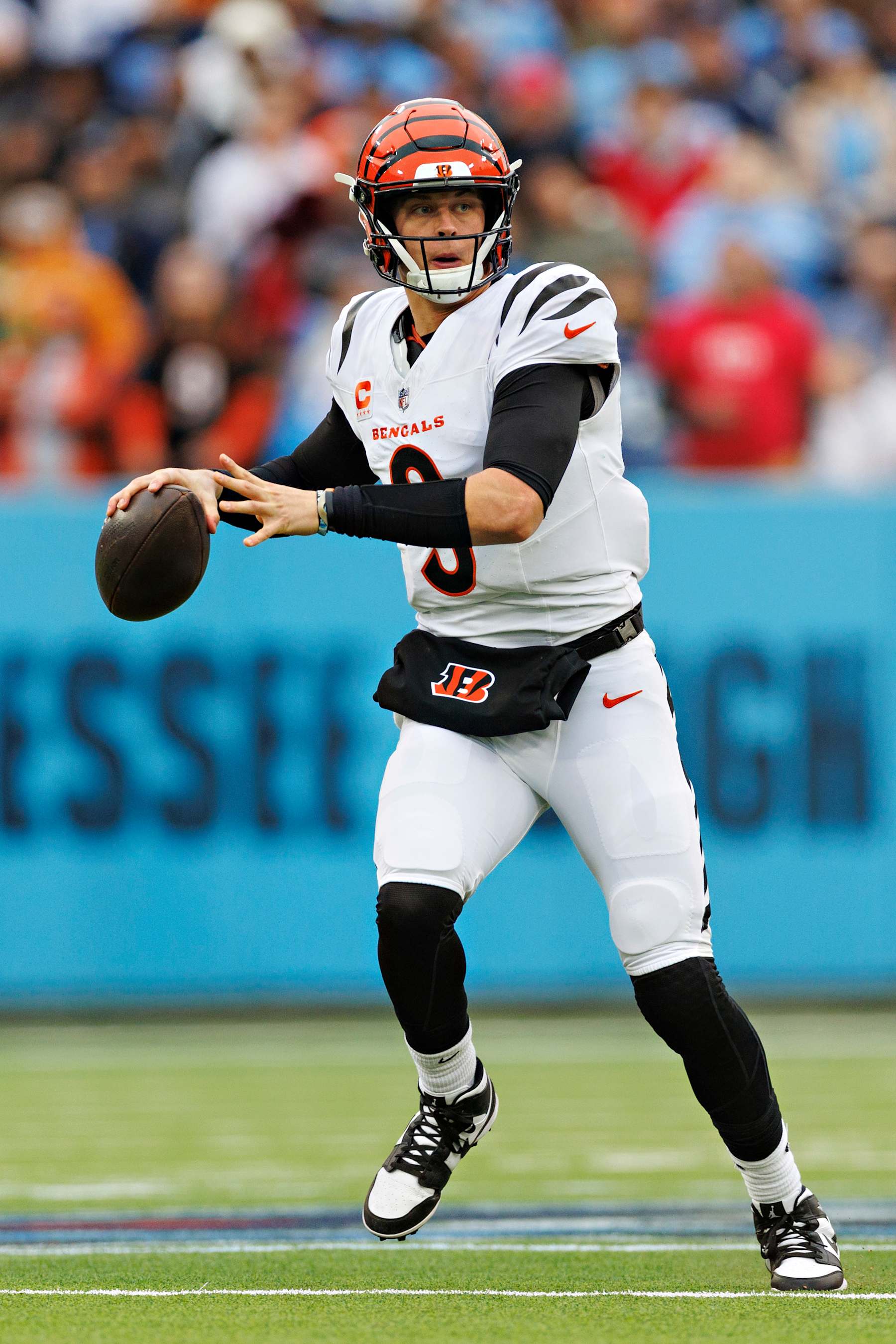Joe Burrow gewinnt den NFL Comeback Player of the Year Award 2024–25 gegen ...