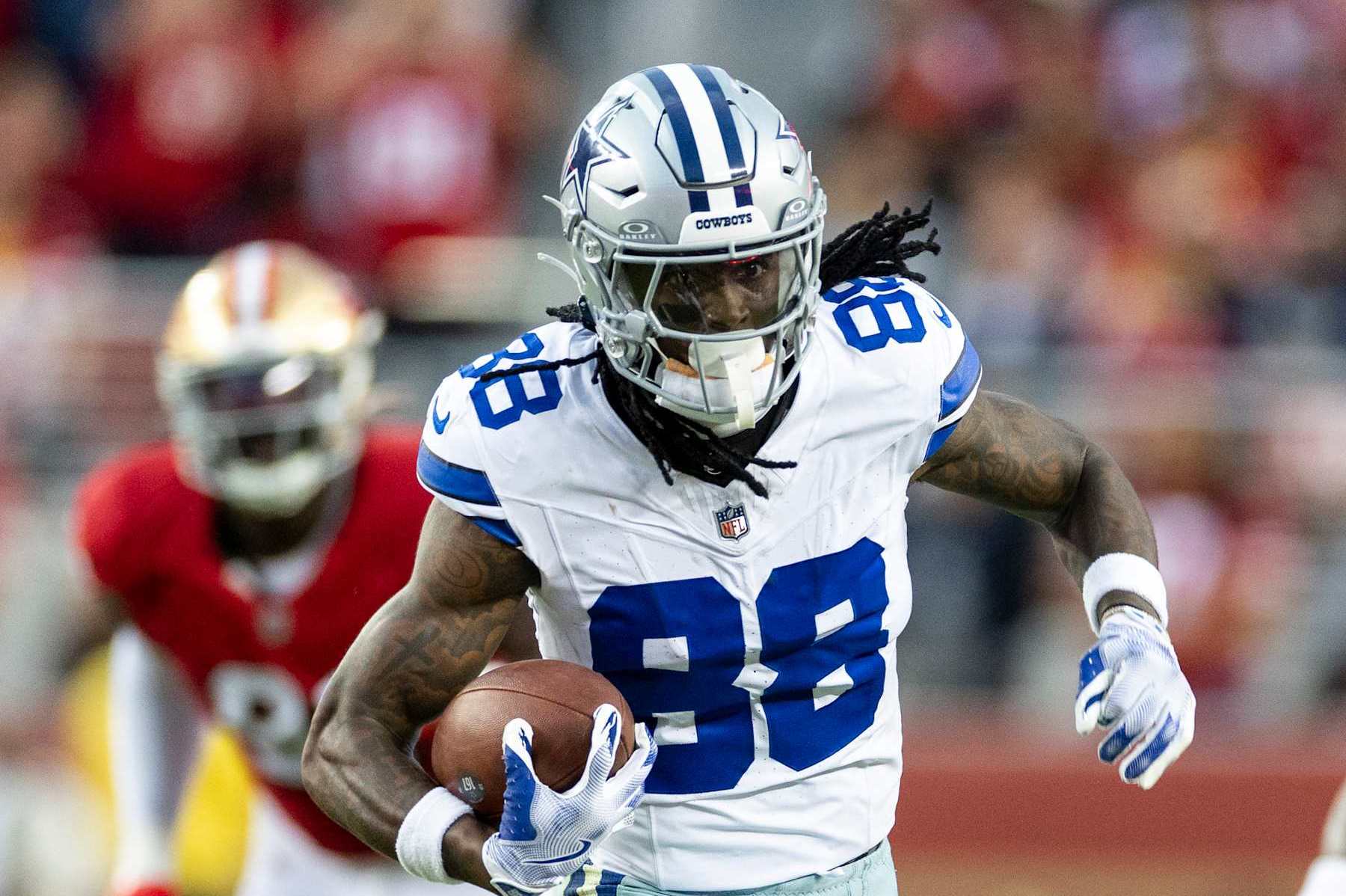 SANTA CLARA, CALIFORNIA - OCTOBER 27: CeeDee Lamb #88 of the Dallas Cowboys runs with the ball during an NFL Football game against the San Francisco 49ers at Levi's Stadium on October 27, 2024 in Santa Clara, California. (Photo by Michael Owens/Getty Images)