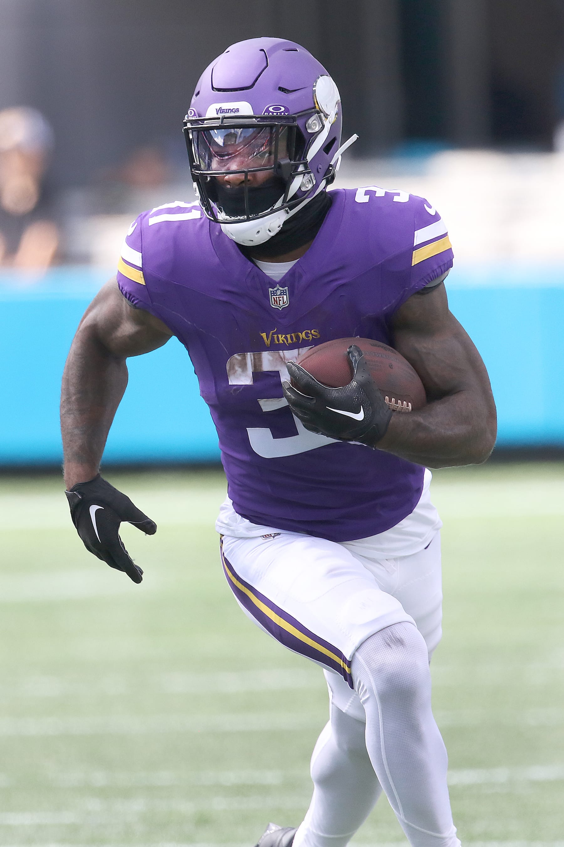 CHARLOTTE, NC - OCTOBER 01: Minnesota Vikings running back Cam Akers (31) during an NFL football game between the Minnesota Vikings and the Carolina Panthers on October 1, 2023 at Bank of America Stadium in Charlotte, N.C. (Photo by John Byrum/Icon Sportswire via Getty Images)