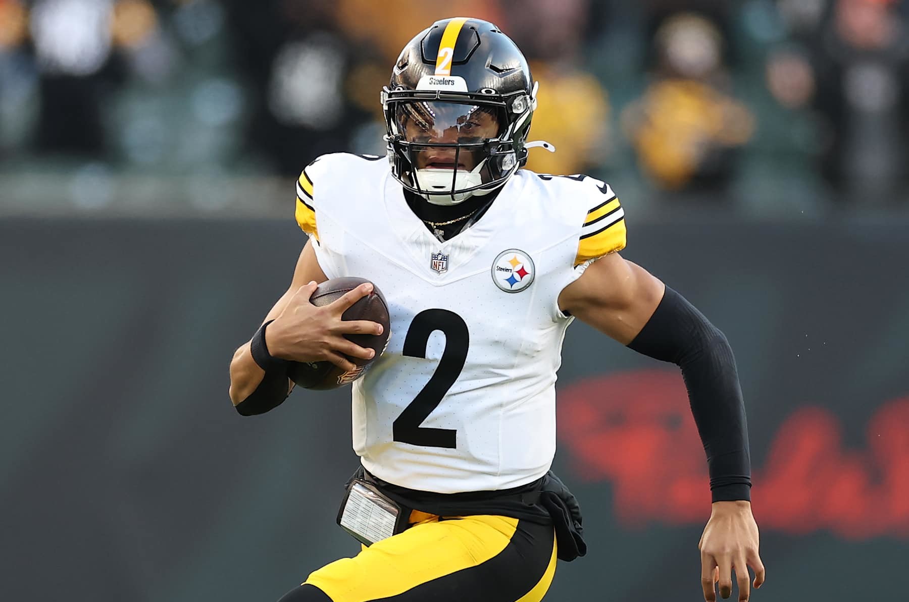 CINCINNATI, OHIO - DECEMBER 01: Justin Fields #2 of the Pittsburgh Steelers runs with the ball against the Cincinnati Bengals at Paycor Stadium on December 01, 2024 in Cincinnati, Ohio. (Photo by Andy Lyons/Getty Images)