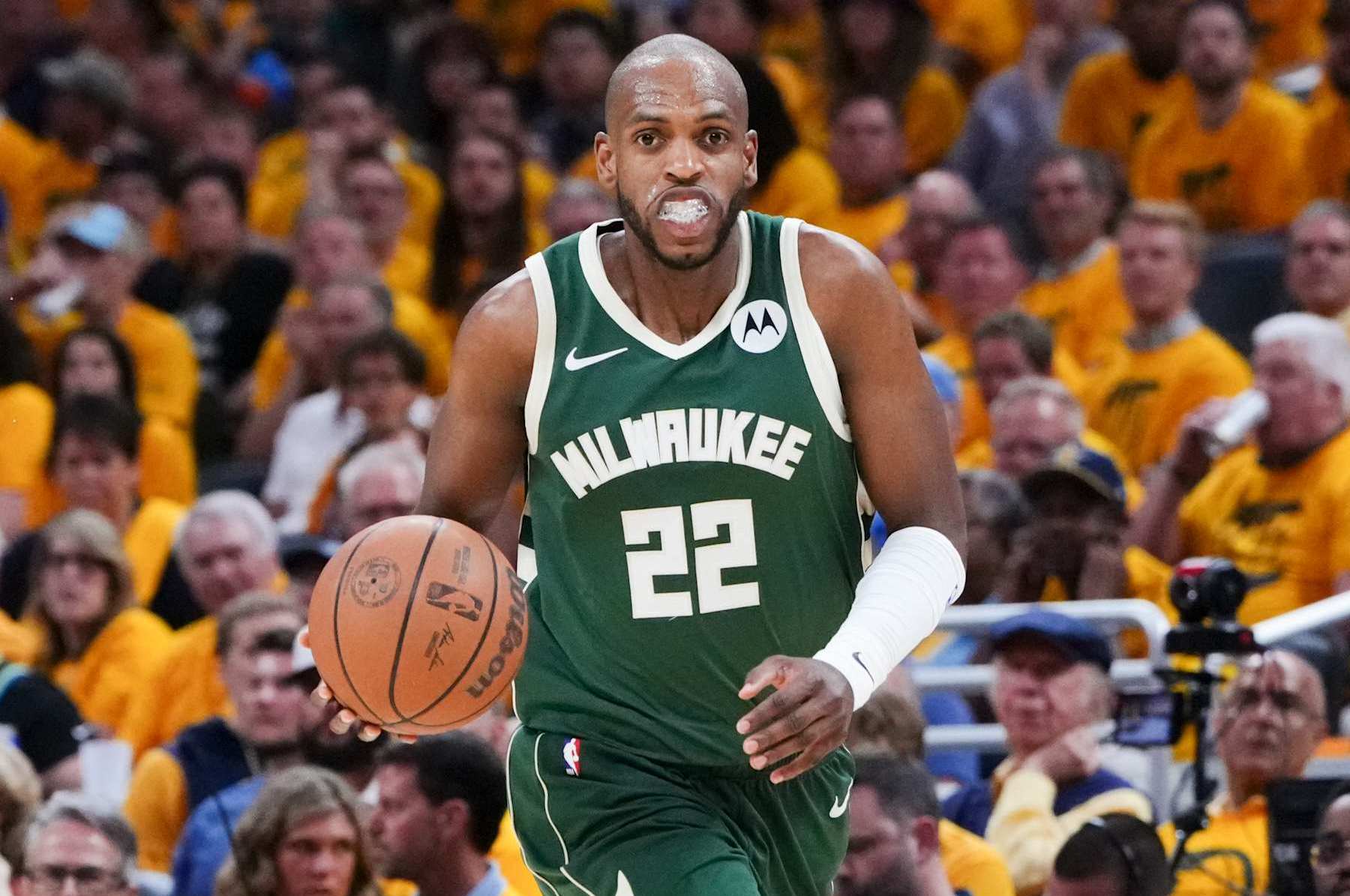 INDIANAPOLIS, INDIANA - MAY 02: Khris Middleton #22 of the Milwaukee Bucks dribbles the ball in the third quarter against the Indiana Pacers during game six of the Eastern Conference First Round Playoffs at Gainbridge Fieldhouse on May 02, 2024 in Indianapolis, Indiana. NOTE TO USER: User expressly acknowledges and agrees that, by downloading and or using this photograph, User is consenting to the terms and conditions of the Getty Images License Agreement. (Photo by Dylan Buell/Getty Images)
