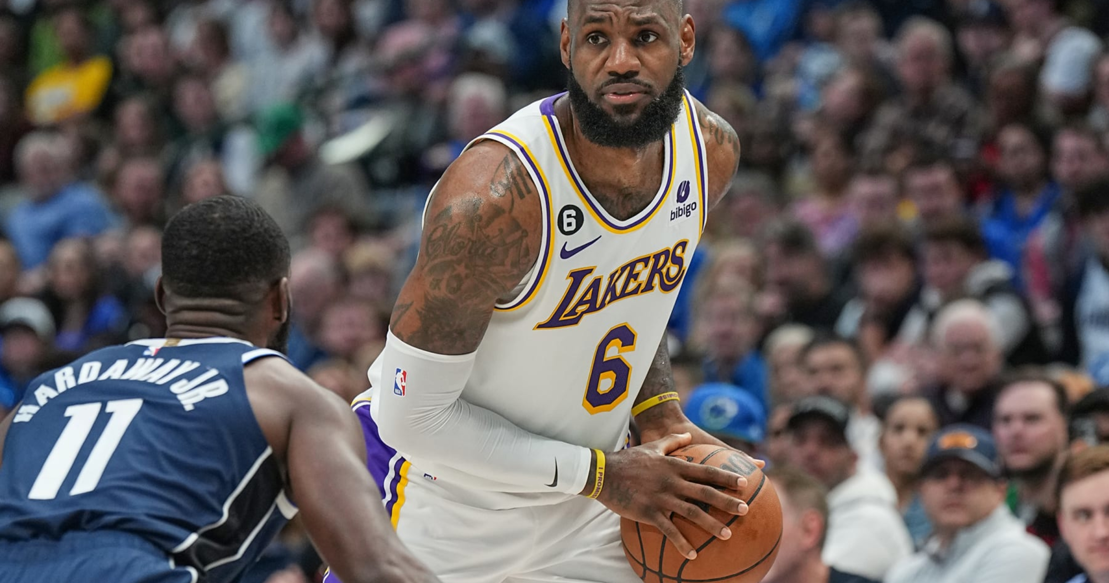 After a long summer, LeBron James eases back onto center stage with the  Lakers – The Denver Post