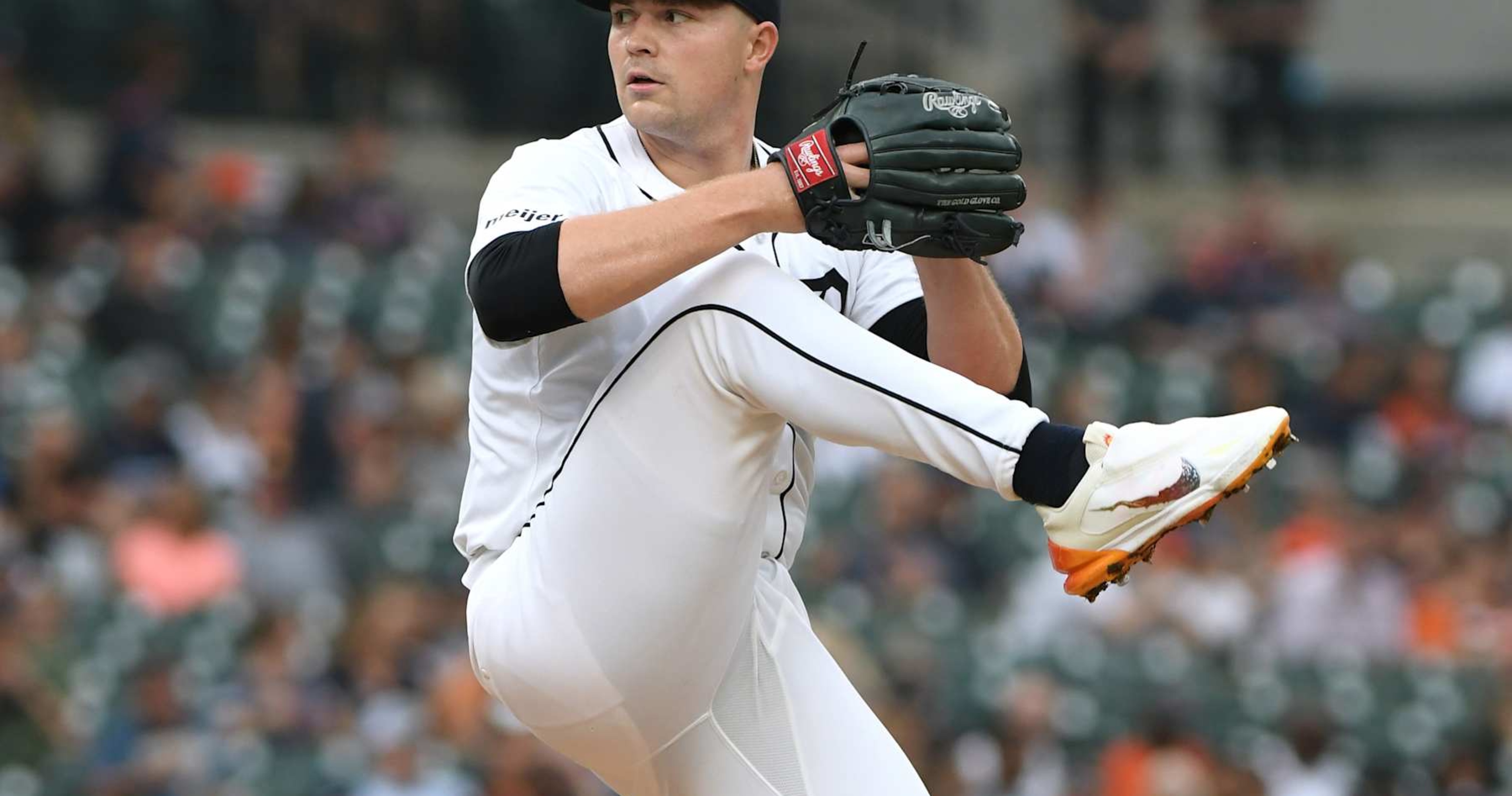 Ranking the Top 25 Starting Pitchers of the 2024 MLB Season thumbnail