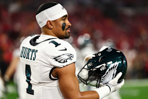 Photo: Eagles Reveal Historic Uniform Combo for Packers Game with Black Helmet 