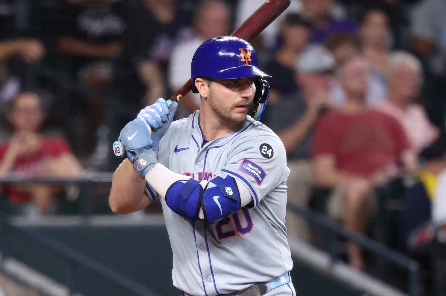 PHOENIX, ARIZONA - AUGUST 29: Pete Alonso #20 of the New York Mets bats during the game against the Arizona Diamondbacks at Chase Field on August 29, 2024 in Phoenix, Arizona. The Mets defeated the Diamondbacks 3-2. (Photo by Chris Coduto/Getty Images)