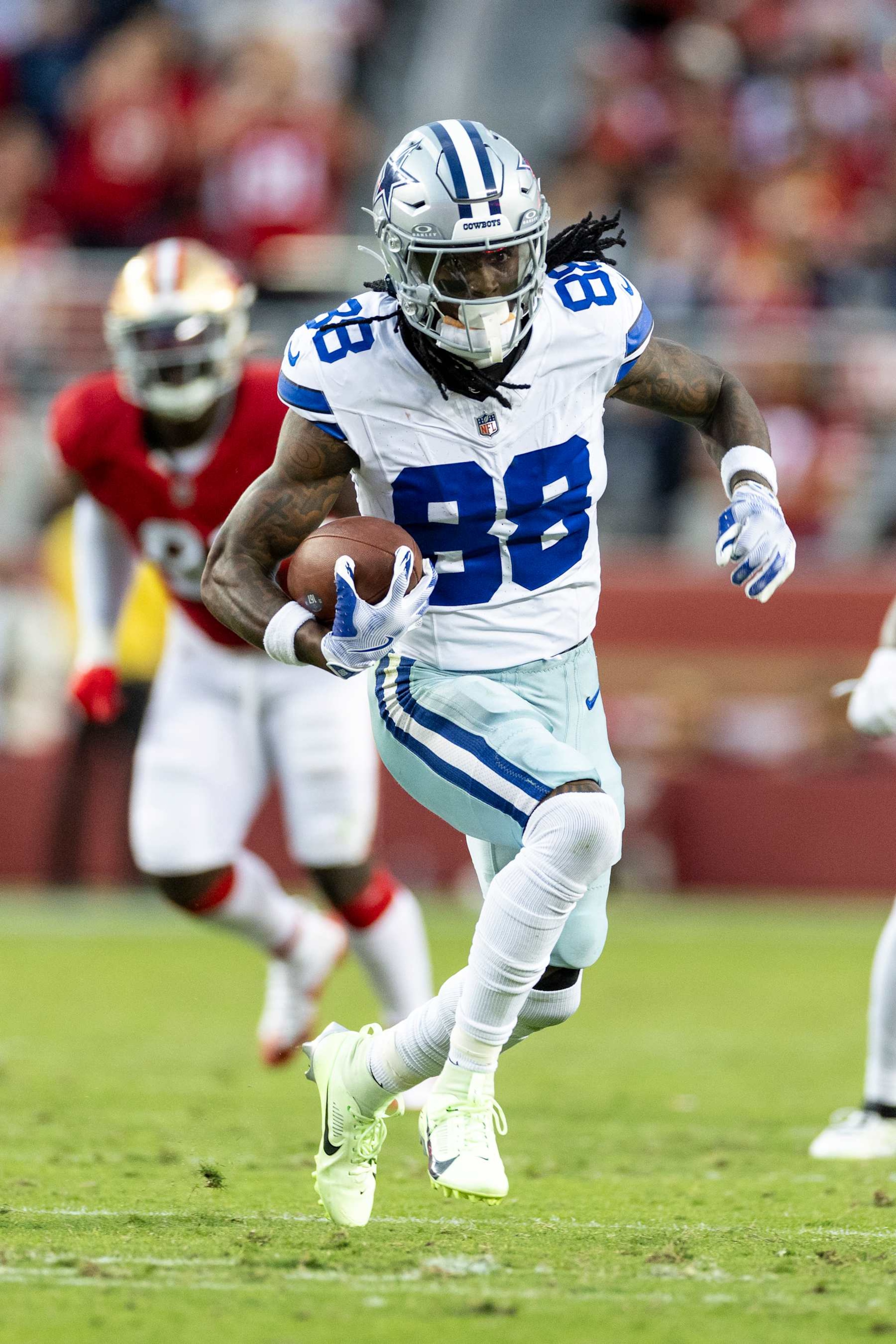 SANTA CLARA, CALIFORNIA - OCTOBER 27: CeeDee Lamb #88 of the Dallas Cowboys runs with the ball during an NFL Football game against the San Francisco 49ers at Levi's Stadium on October 27, 2024 in Santa Clara, California. (Photo by Michael Owens/Getty Images)