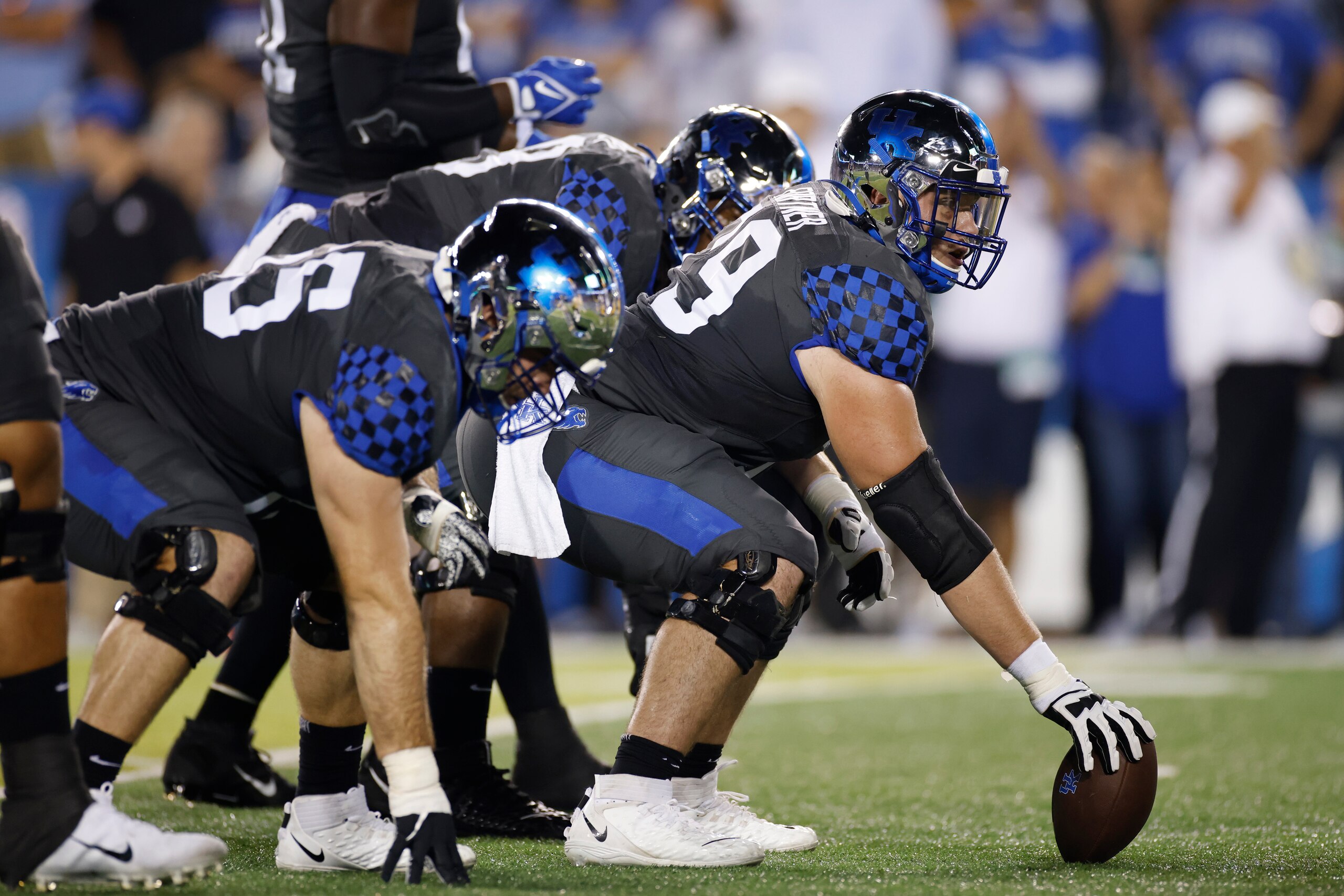 LEXINGTON, KY - OCTOBER 09: Kentucky Wildcats guard Luke Fortner (79) gets set to snap the ball against the LSU Tigers during a college football game on Oct. 9, 2021 at Kroger Field in Lexington, Kentucky. (Photo by Joe Robbins/Icon Sportswire via Getty Images) LEXINGTON, KY - OCTOBER 09: Kentucky Wildcats guard Luke Fortner (79) gets set to snap the ball against the LSU Tigers during a college football game on Oct. 9, 2021 at Kroger Field in Lexington, Kentucky. (Photo by Joe Robbins/Icon Sportswire via Getty Images)