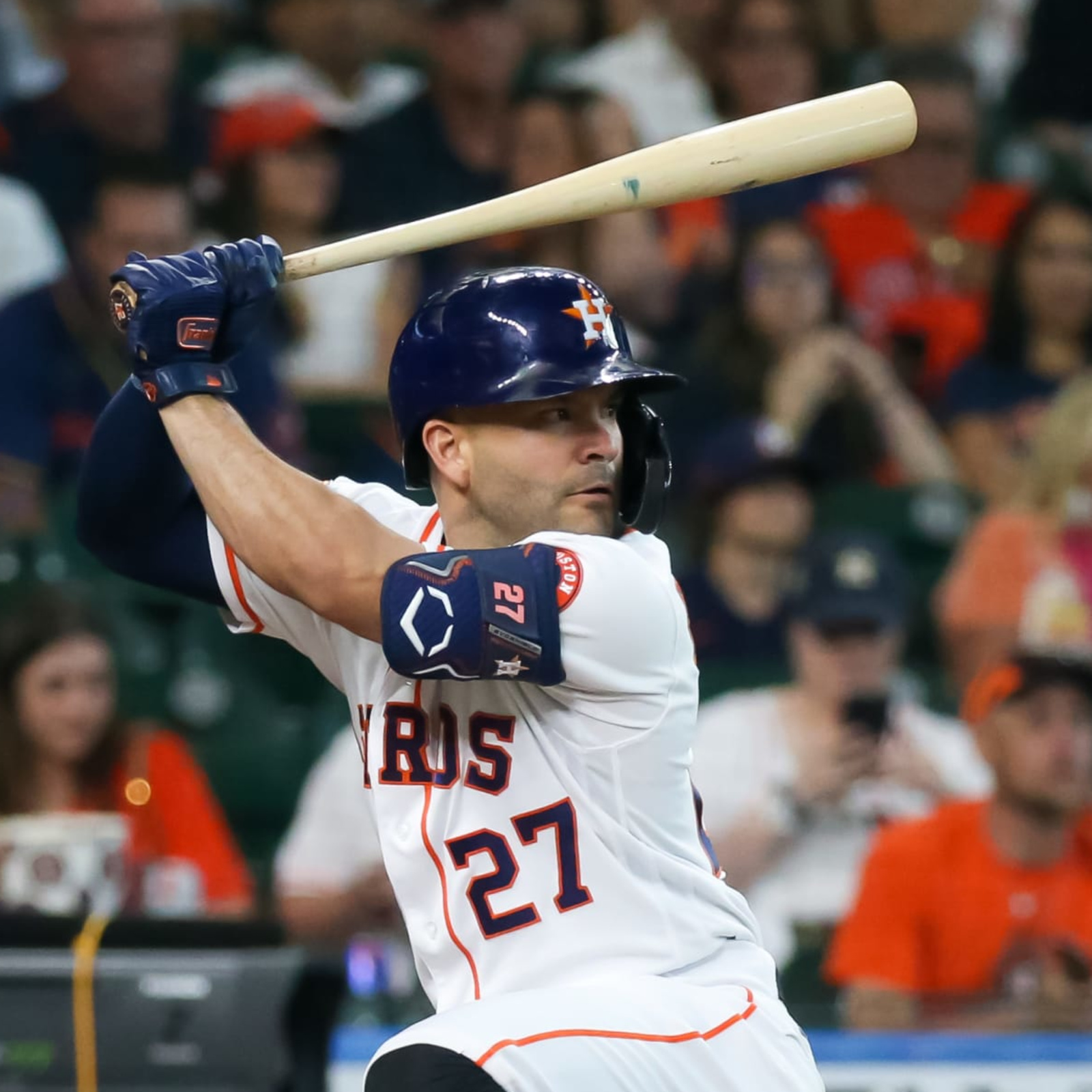 Versatile Wilmer Flores, among Giants' top HR hitters, on IL with hamstring  injury