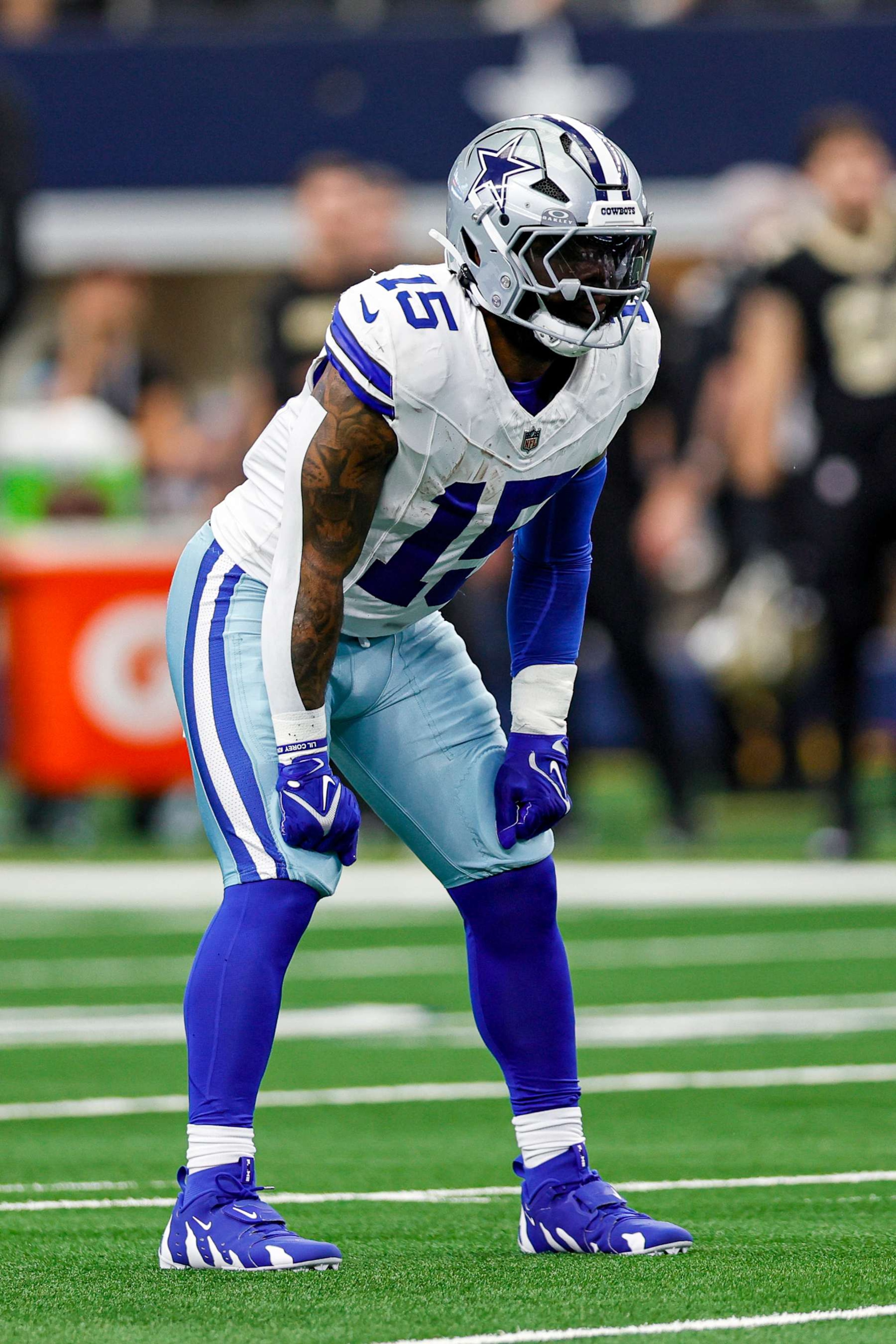 ARLINGTON, TX - SEPTEMBER 15: Dallas Cowboys running back Ezekiel Elliott (15) waits for the play to start during the game between the Dallas Cowboys and the New Orleans Saints on September 15, 2024 at AT&T Stadium in Arlington, Texas. (Photo by Matthew Pearce/Icon Sportswire via Getty Images)