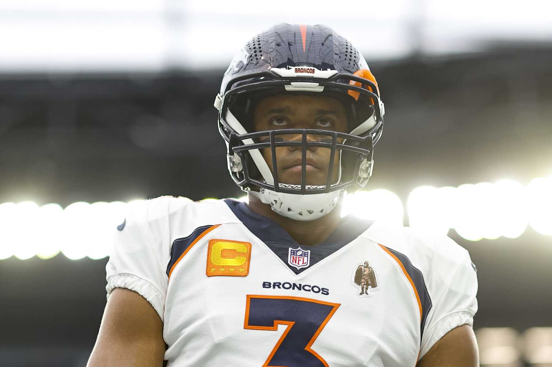 Broncos' Russell Wilson 'dinged up' shoulder vs. Raiders, 'super